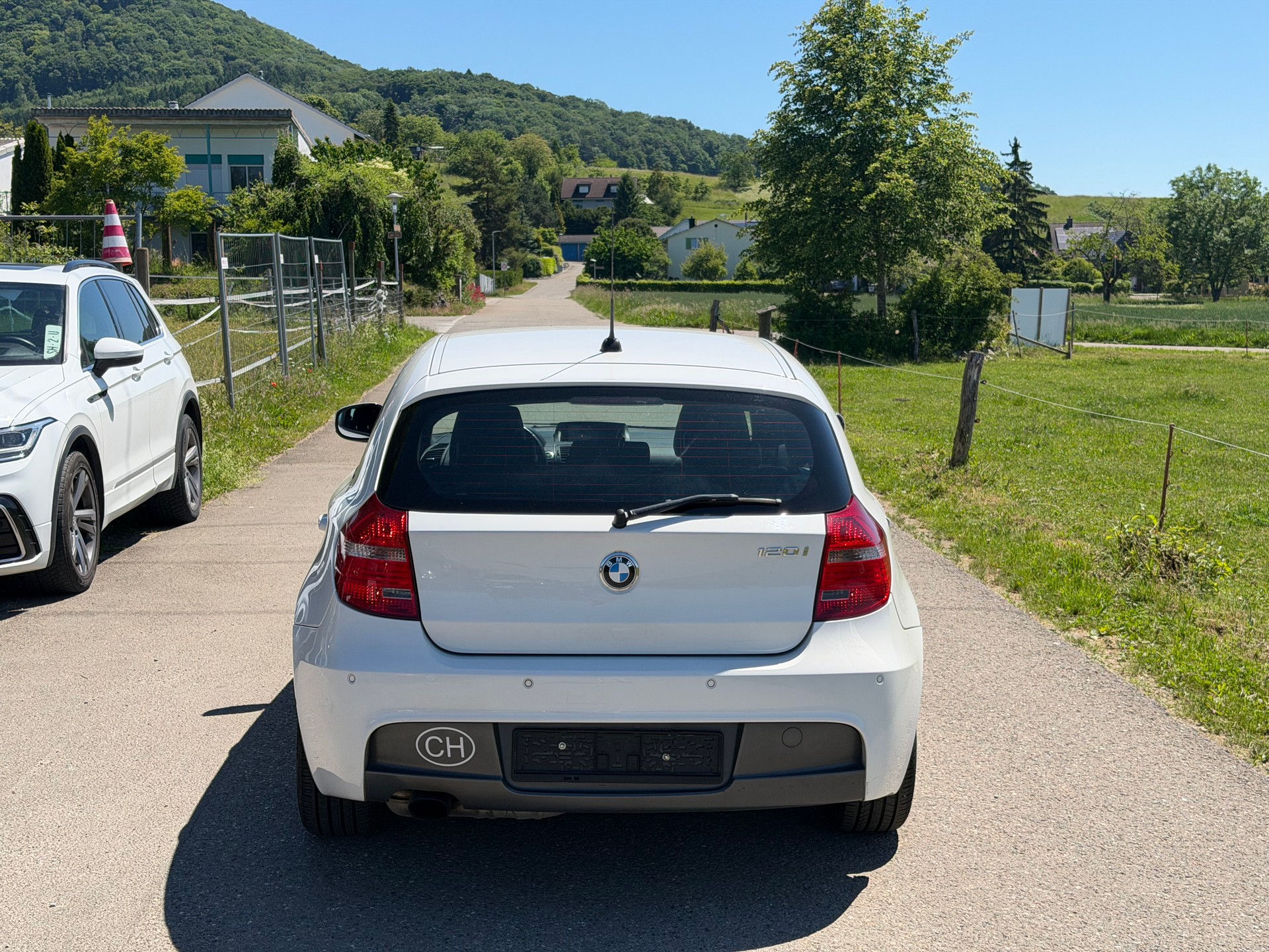 BMW 120i-image-4
