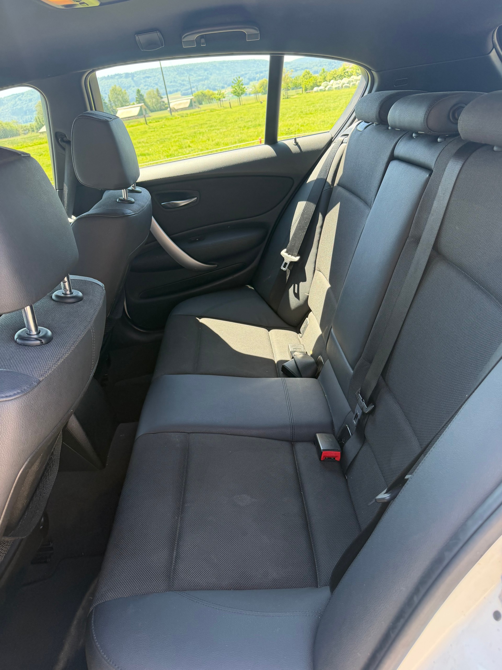 BMW 120i-image-6