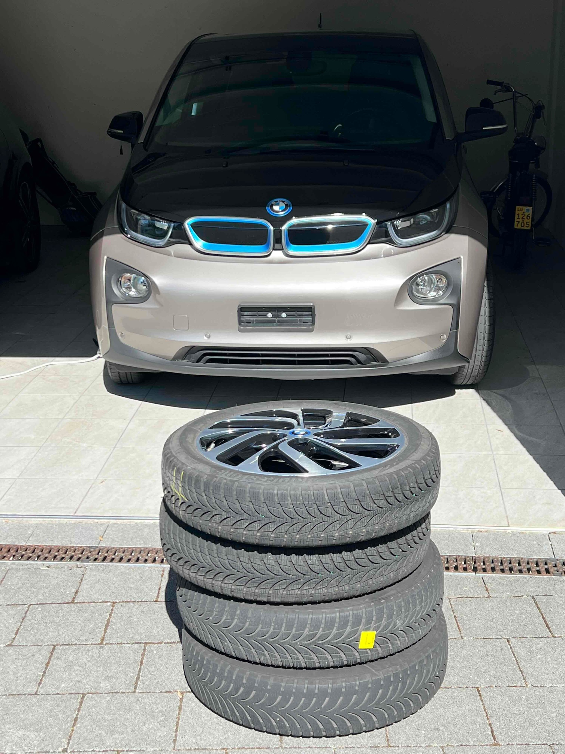 BMW E-Motor 60 Ah Lederausstattung-image-18