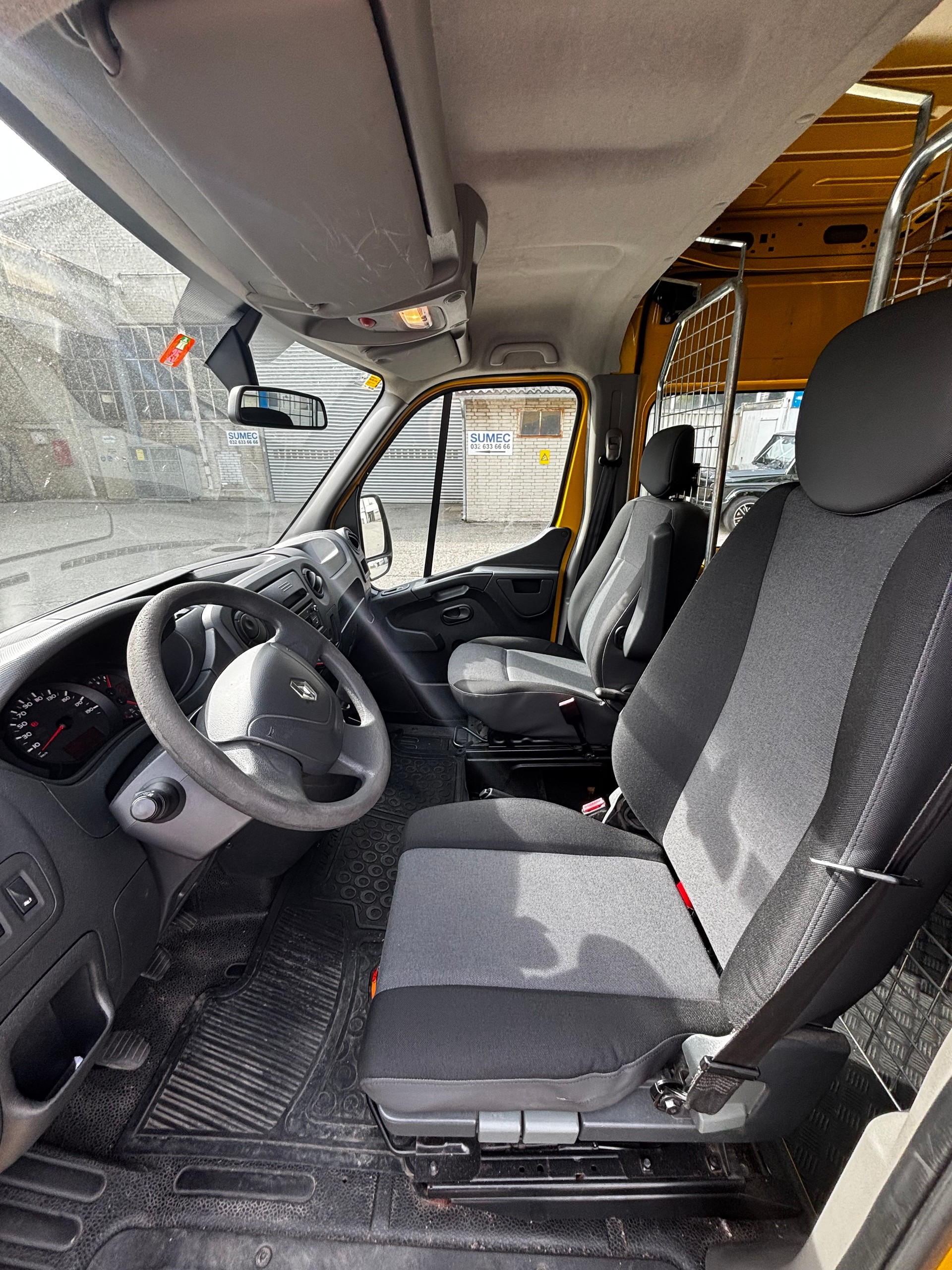 RENAULT Master T35 2.3dCi 130 L3H2-image-6
