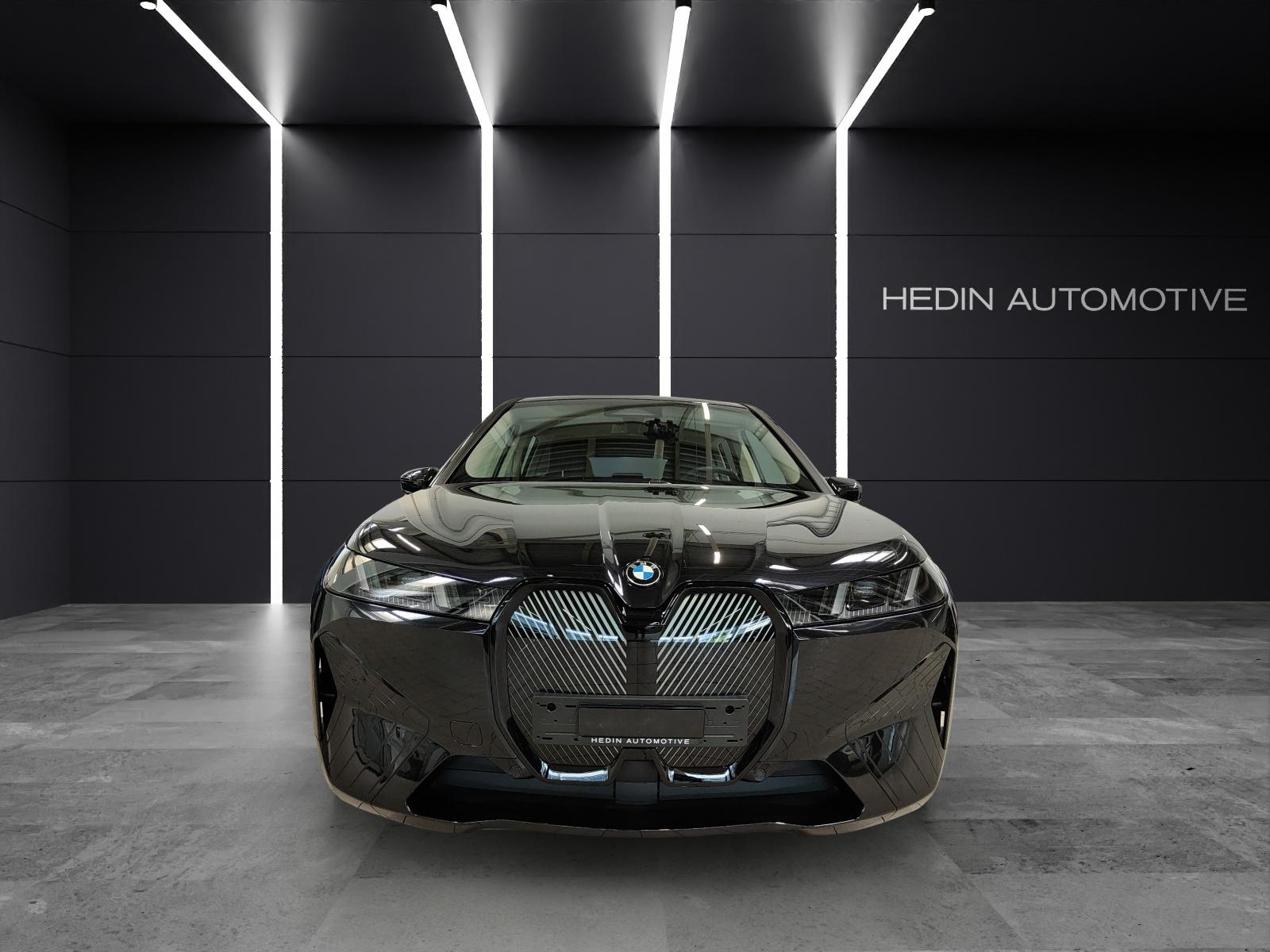 BMW iX xDrive60-image-2