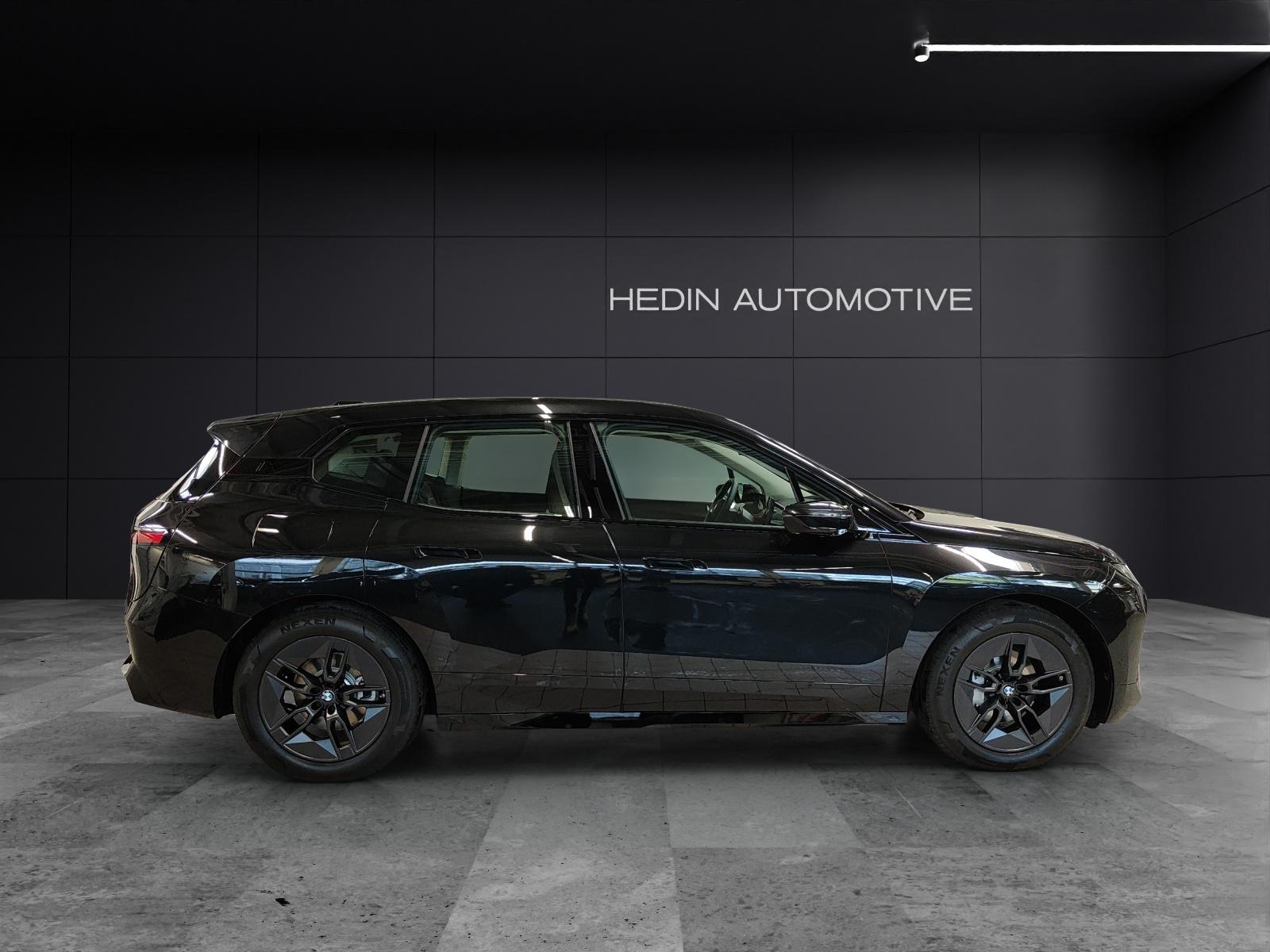 BMW iX xDrive60-image-6