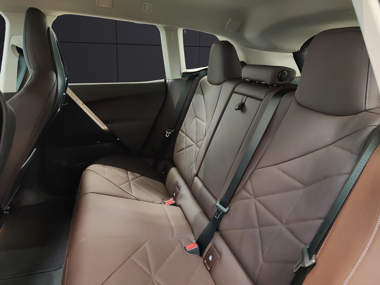 BMW iX xDrive60-image-17