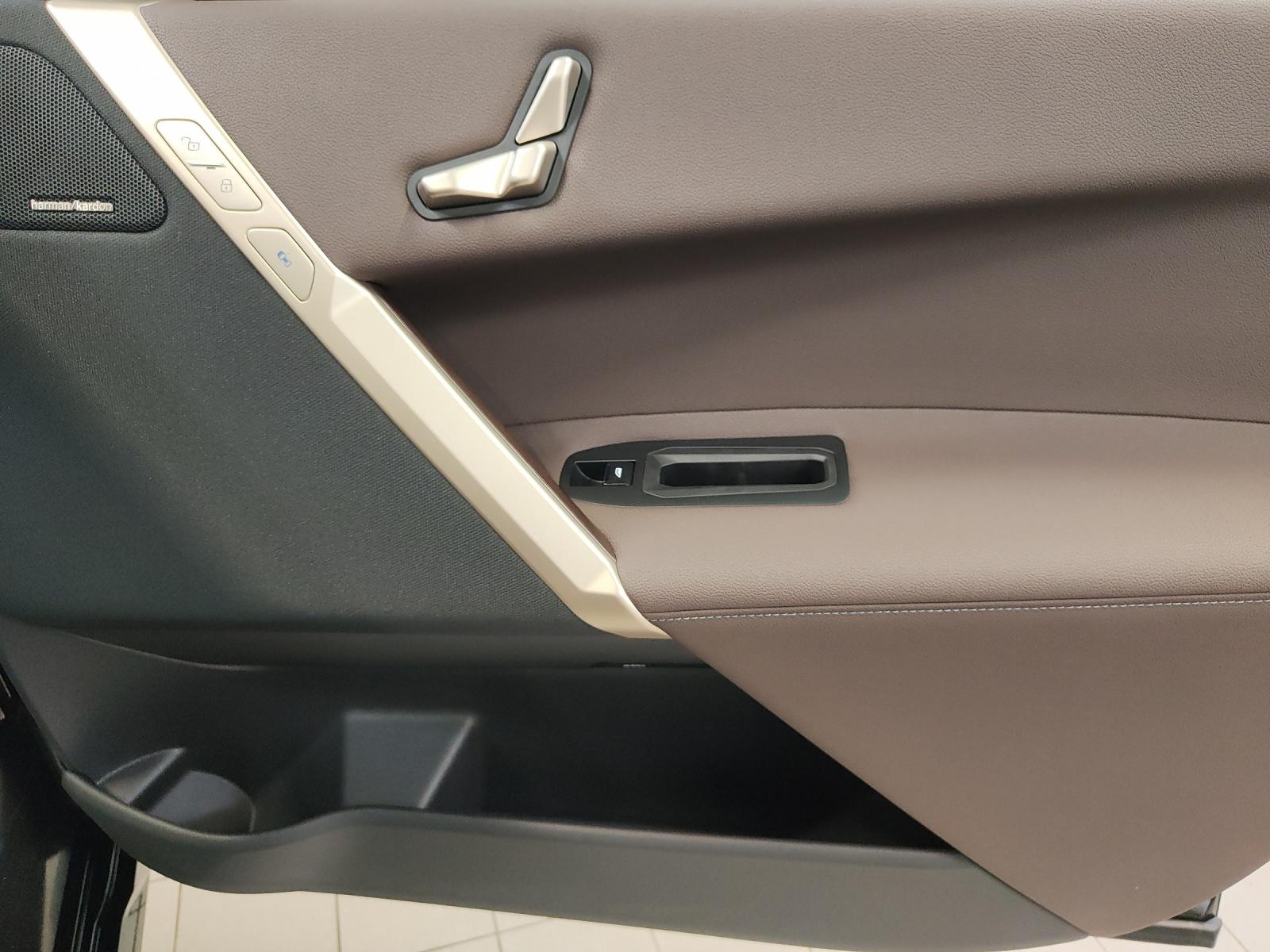 BMW iX xDrive60-image-20