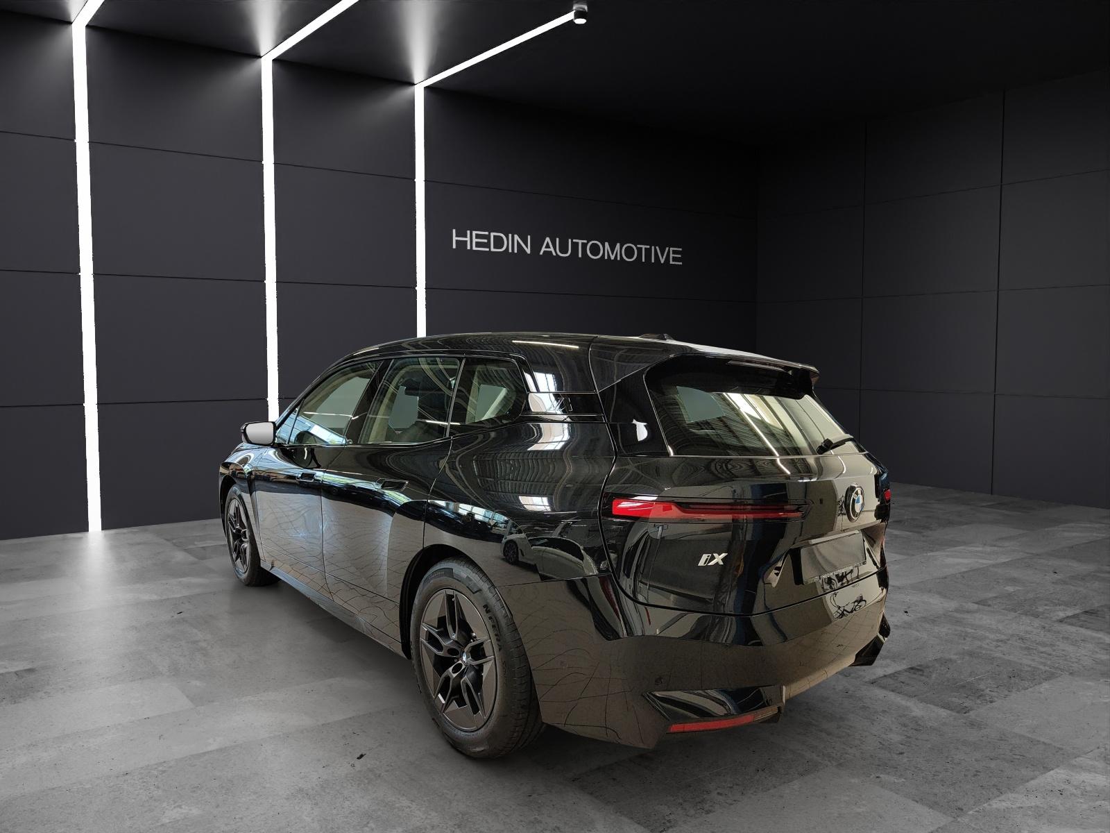 BMW iX xDrive60-image-3