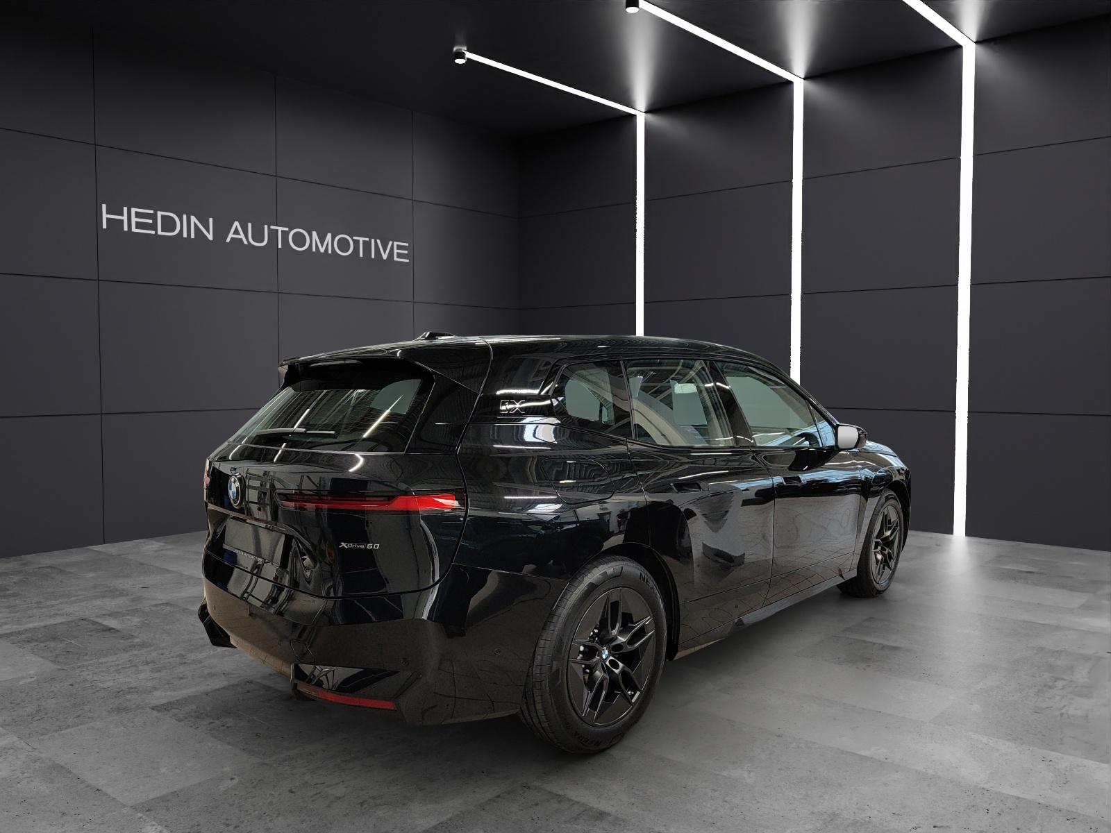 BMW iX xDrive60-image-5