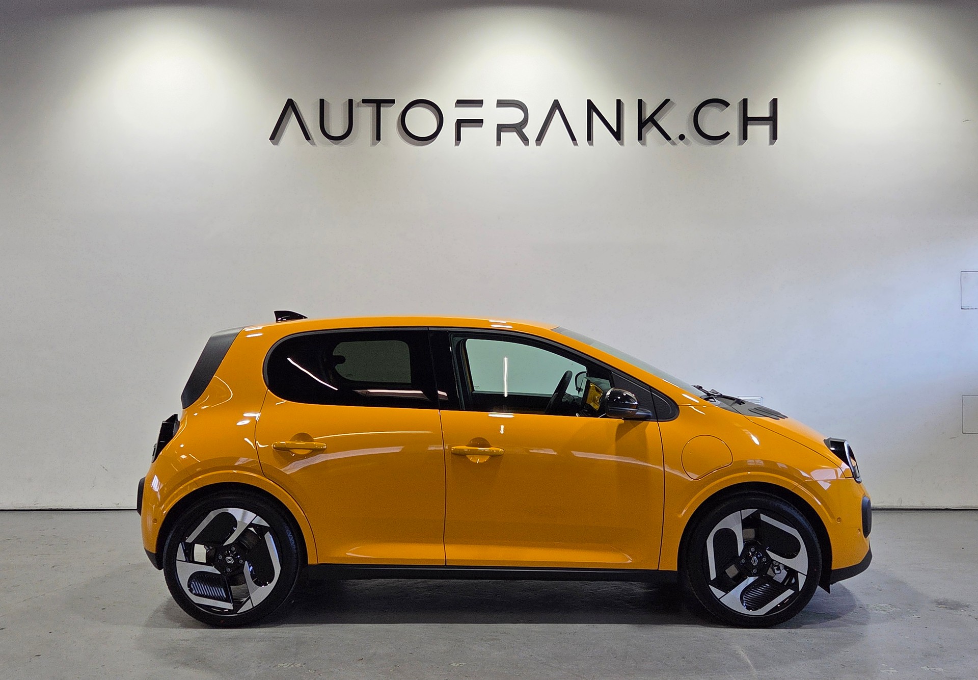 RENAULT Twingo E-Tech Urban Range techno-image-1
