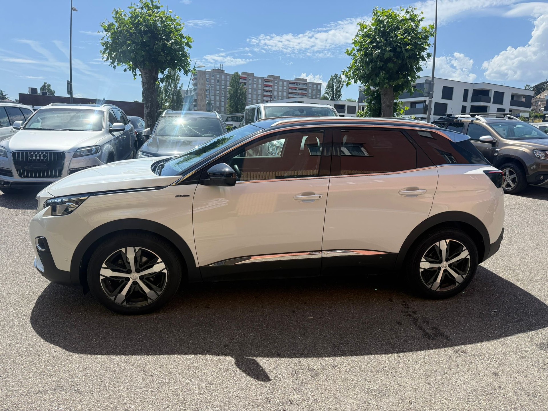 PEUGEOT 3008 1.2 PureTech GT Line-image-6