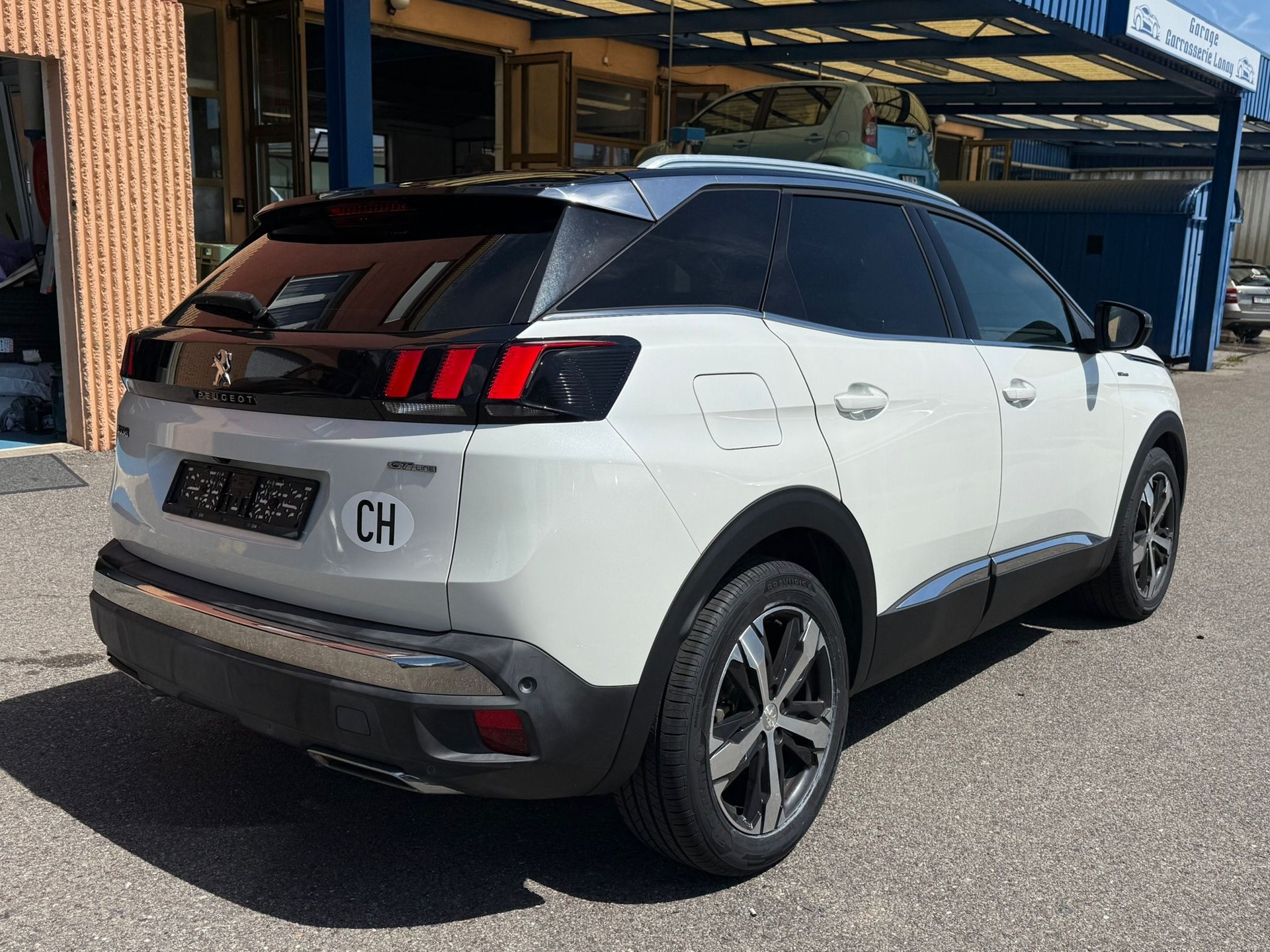 PEUGEOT 3008 1.2 PureTech GT Line-image-1