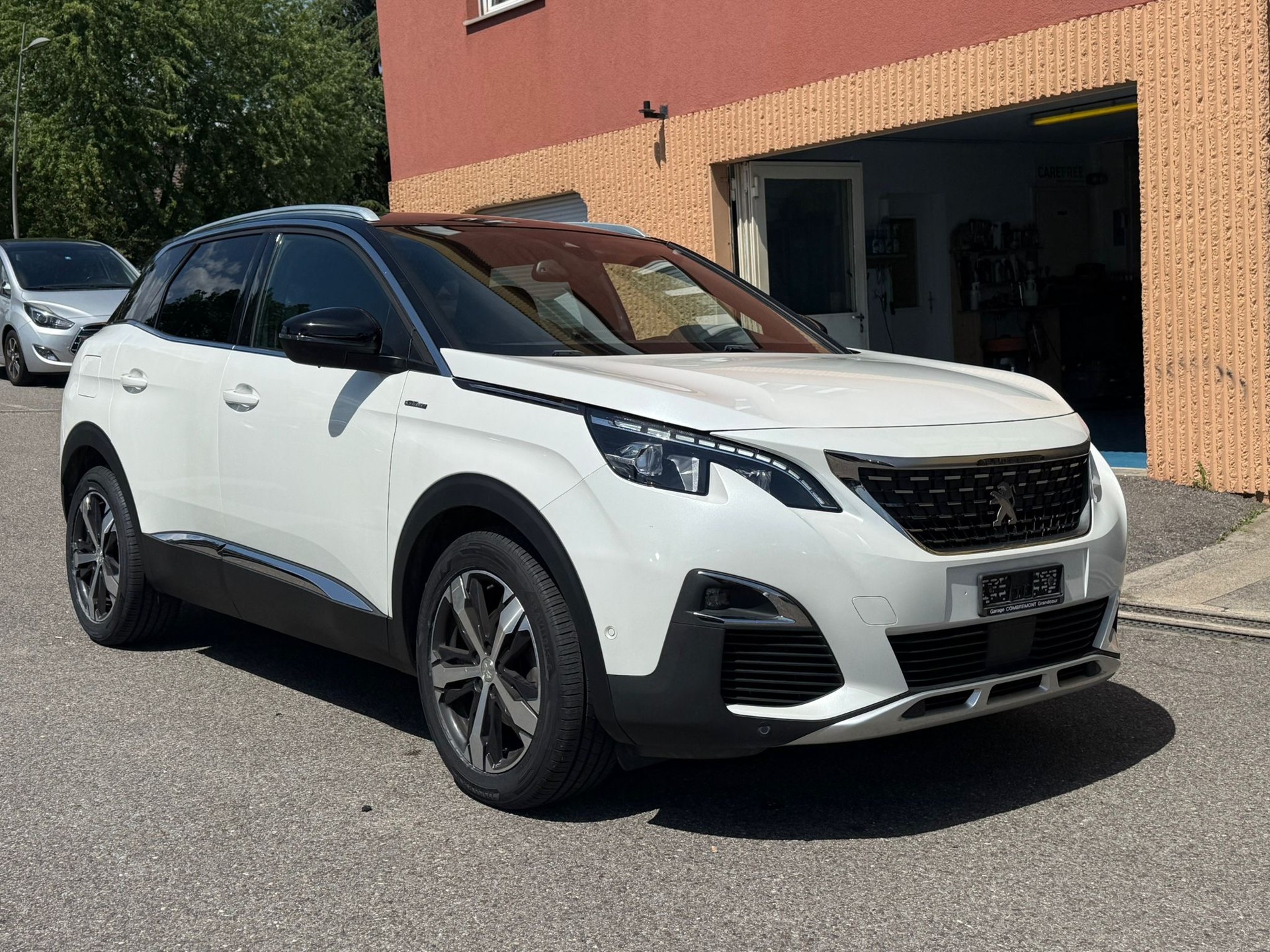 PEUGEOT 3008 1.2 PureTech GT Line-image-2