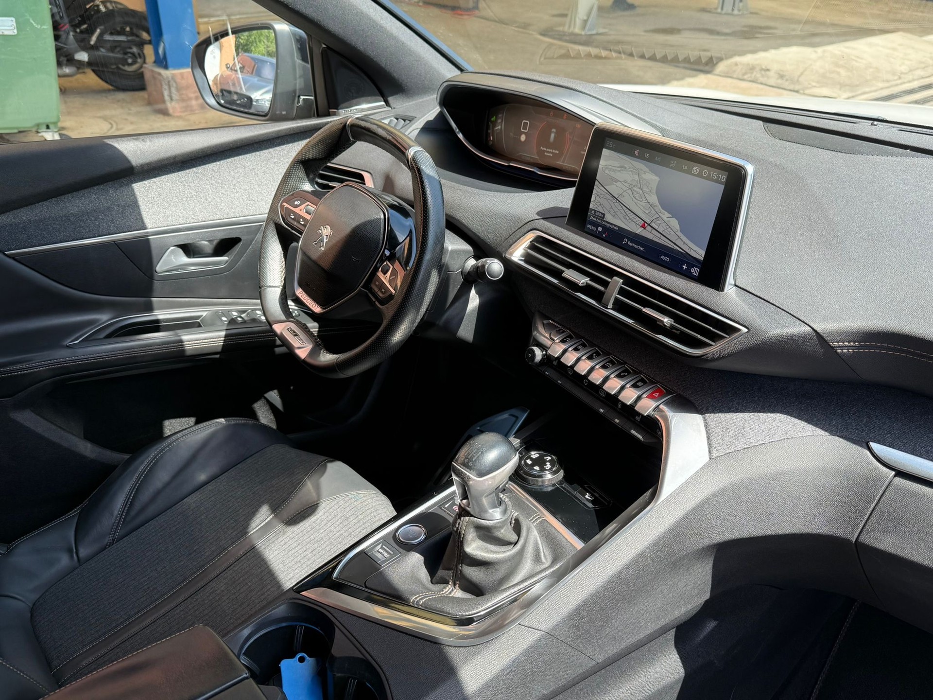 PEUGEOT 3008 1.2 PureTech GT Line-image-9