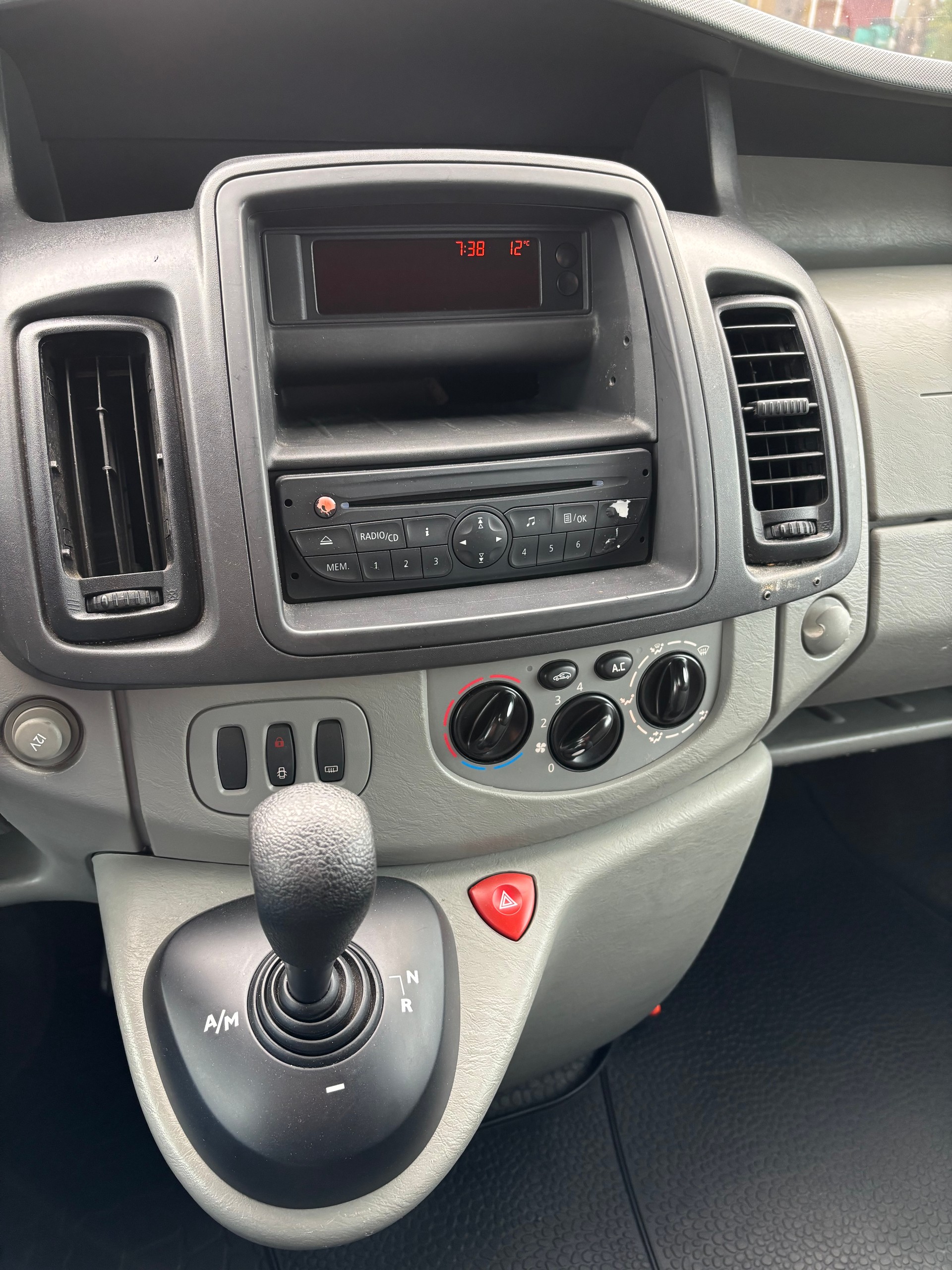 OPEL Vivaro 2.0 CDTI ecoFLEX 2.9t L2H1 Easytronic-image-9
