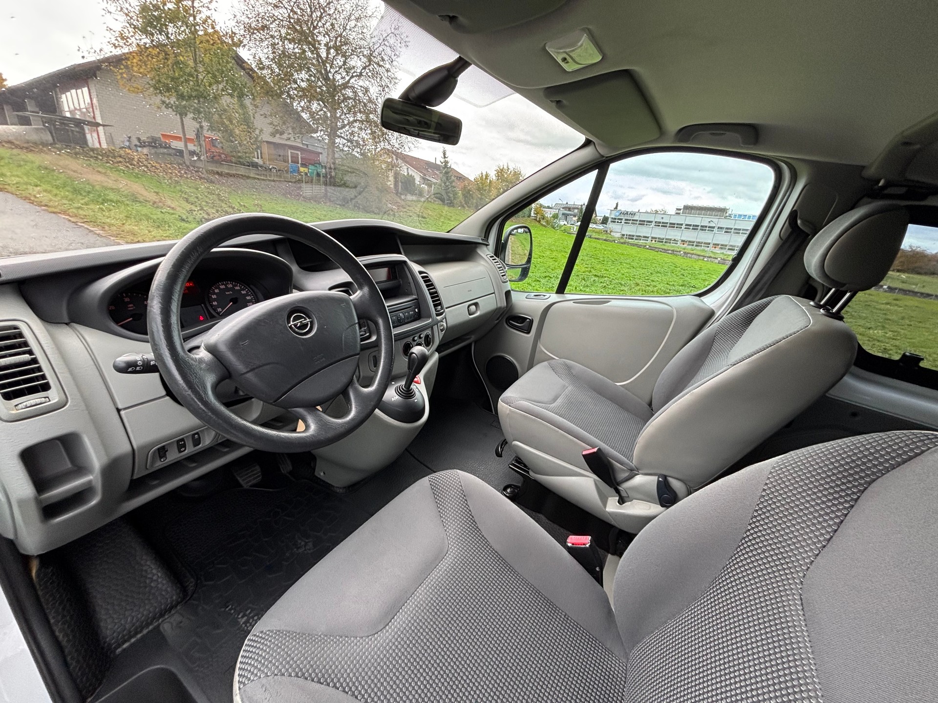 OPEL Vivaro 2.0 CDTI ecoFLEX 2.9t L2H1 Easytronic-image-8