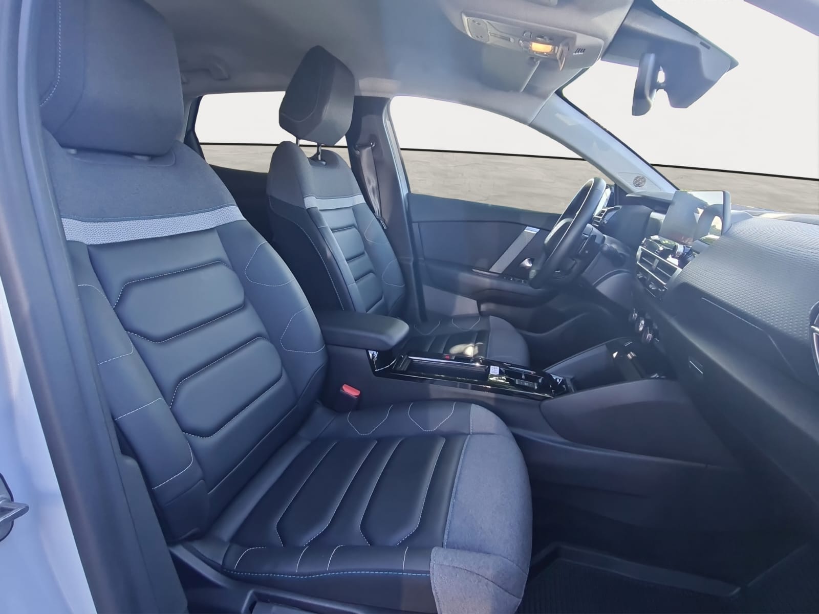 CITROEN C4 1.2 Pure Tech Max EAT8-image-13