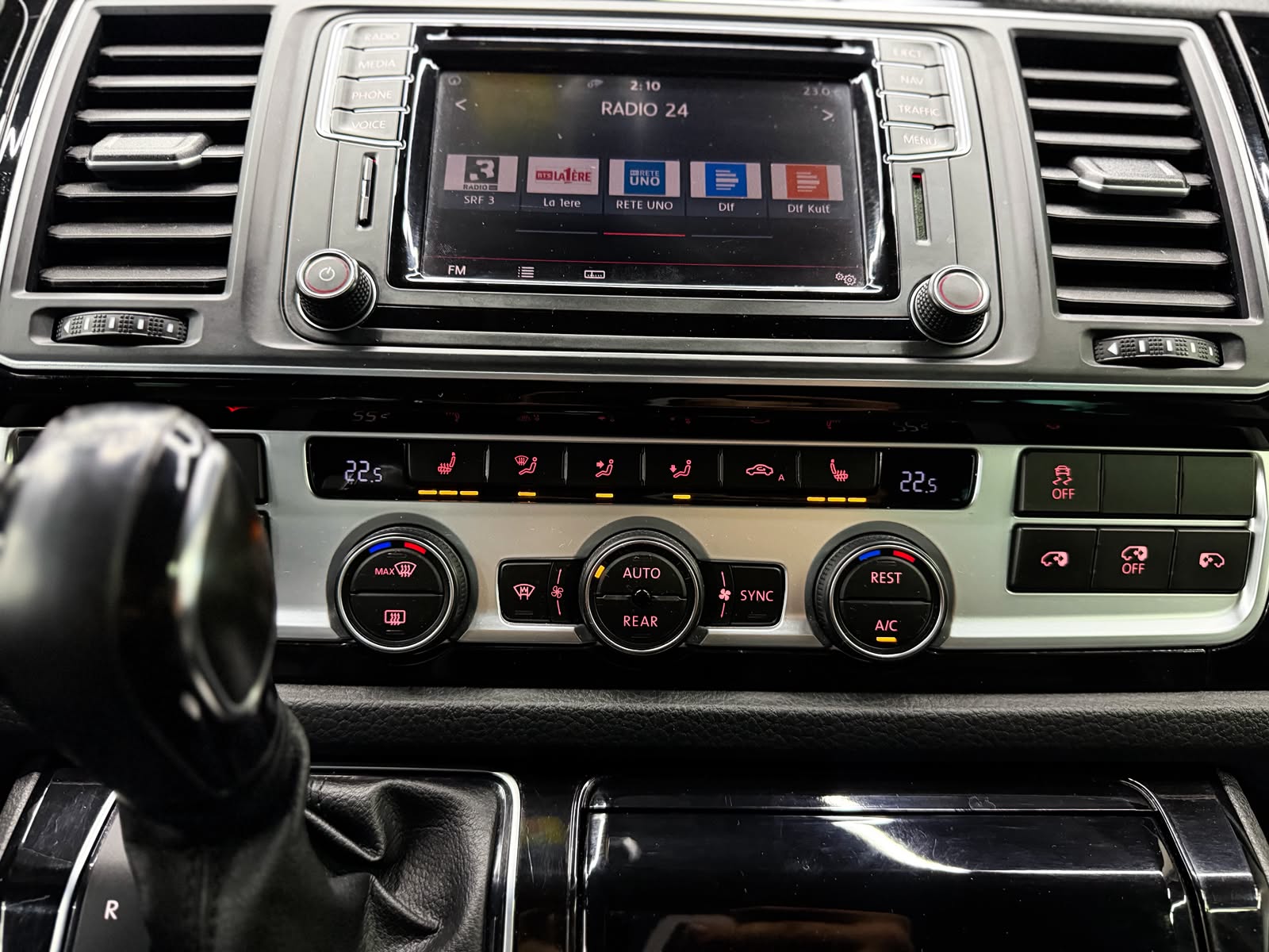 VW T6 Multivan 2.0 Bi-TDI Highline 4Motion DSG-image-15
