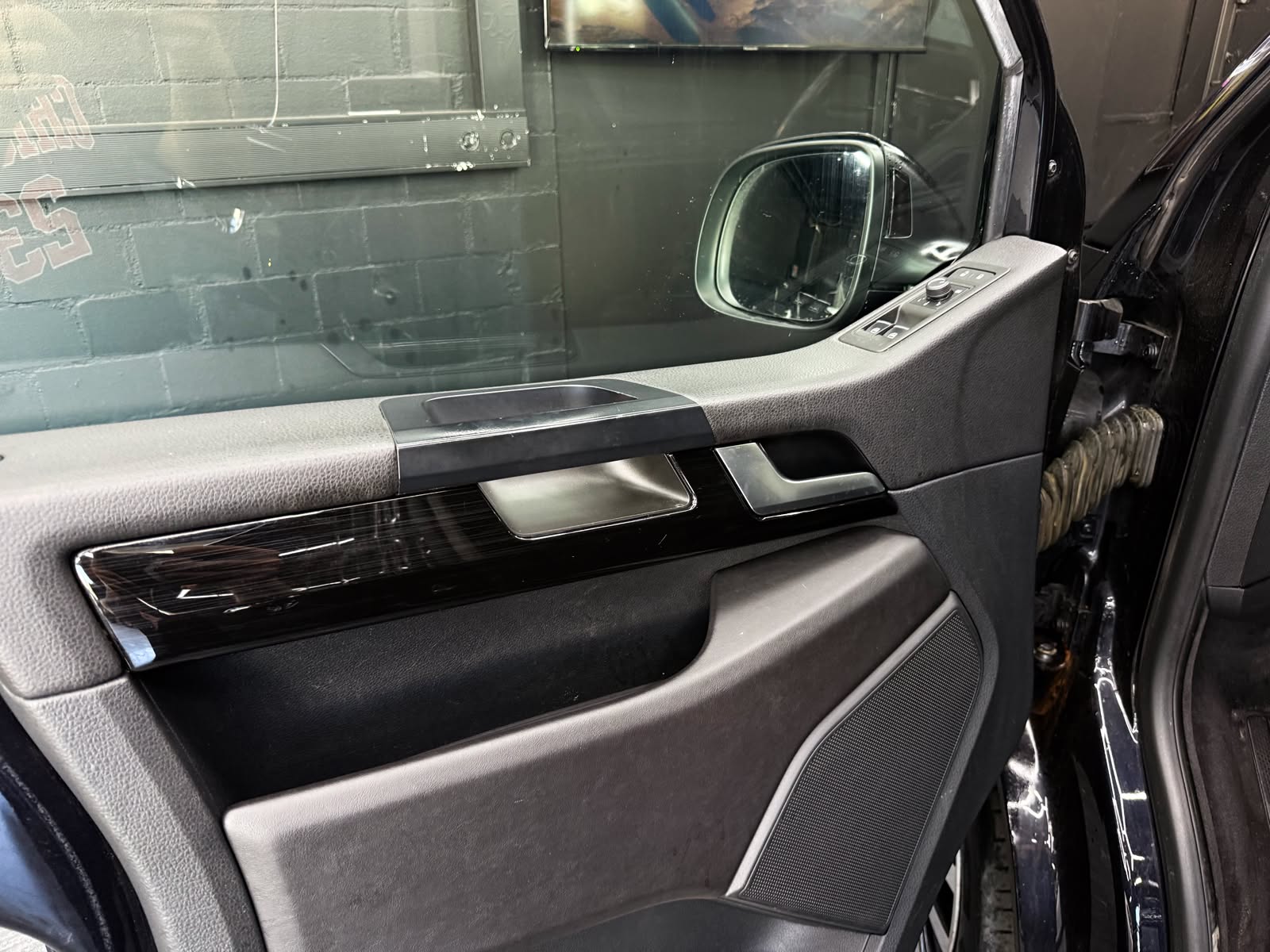 VW T6 Multivan 2.0 Bi-TDI Highline 4Motion DSG-image-23