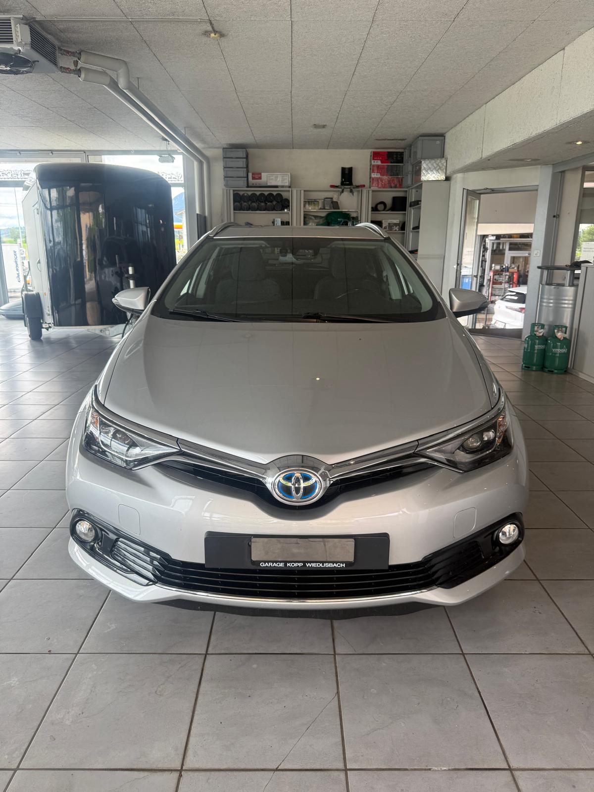 TOYOTA Auris Touring Sports 1.8 HSD Trend e-CVT-image-4