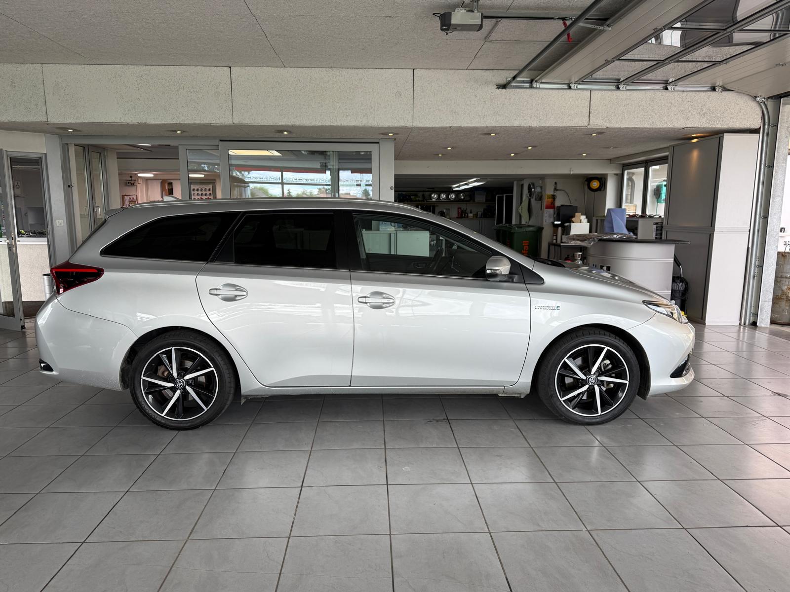 TOYOTA Auris Touring Sports 1.8 HSD Trend e-CVT-image-1