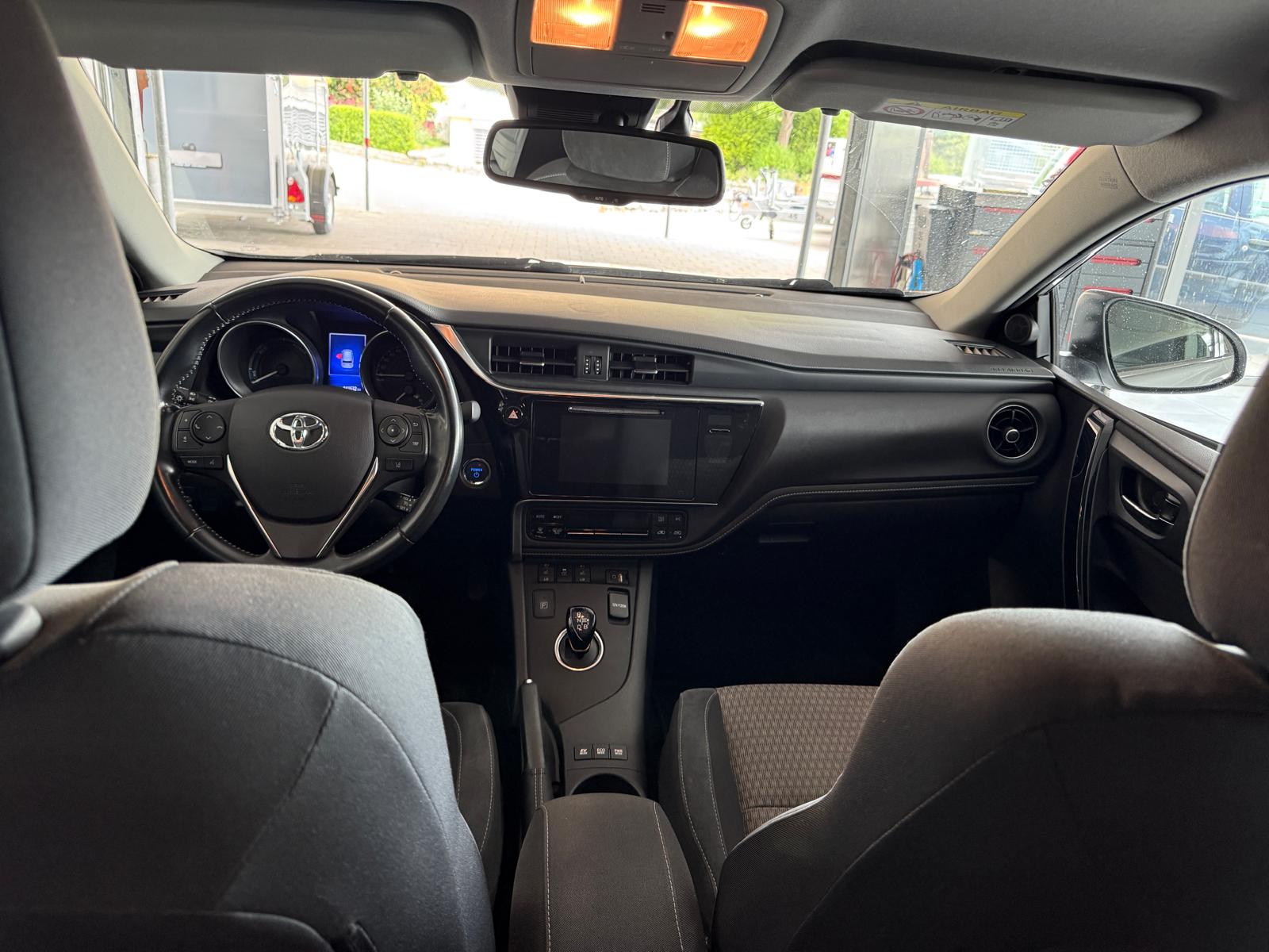 TOYOTA Auris Touring Sports 1.8 HSD Trend e-CVT-image-5
