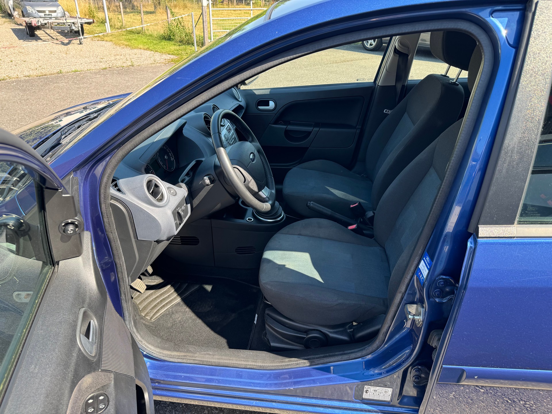FORD Fiesta 1.4 16V Trend-image-12