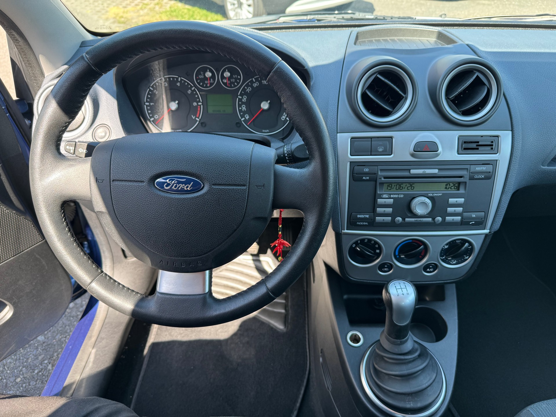 FORD Fiesta 1.4 16V Trend-image-11