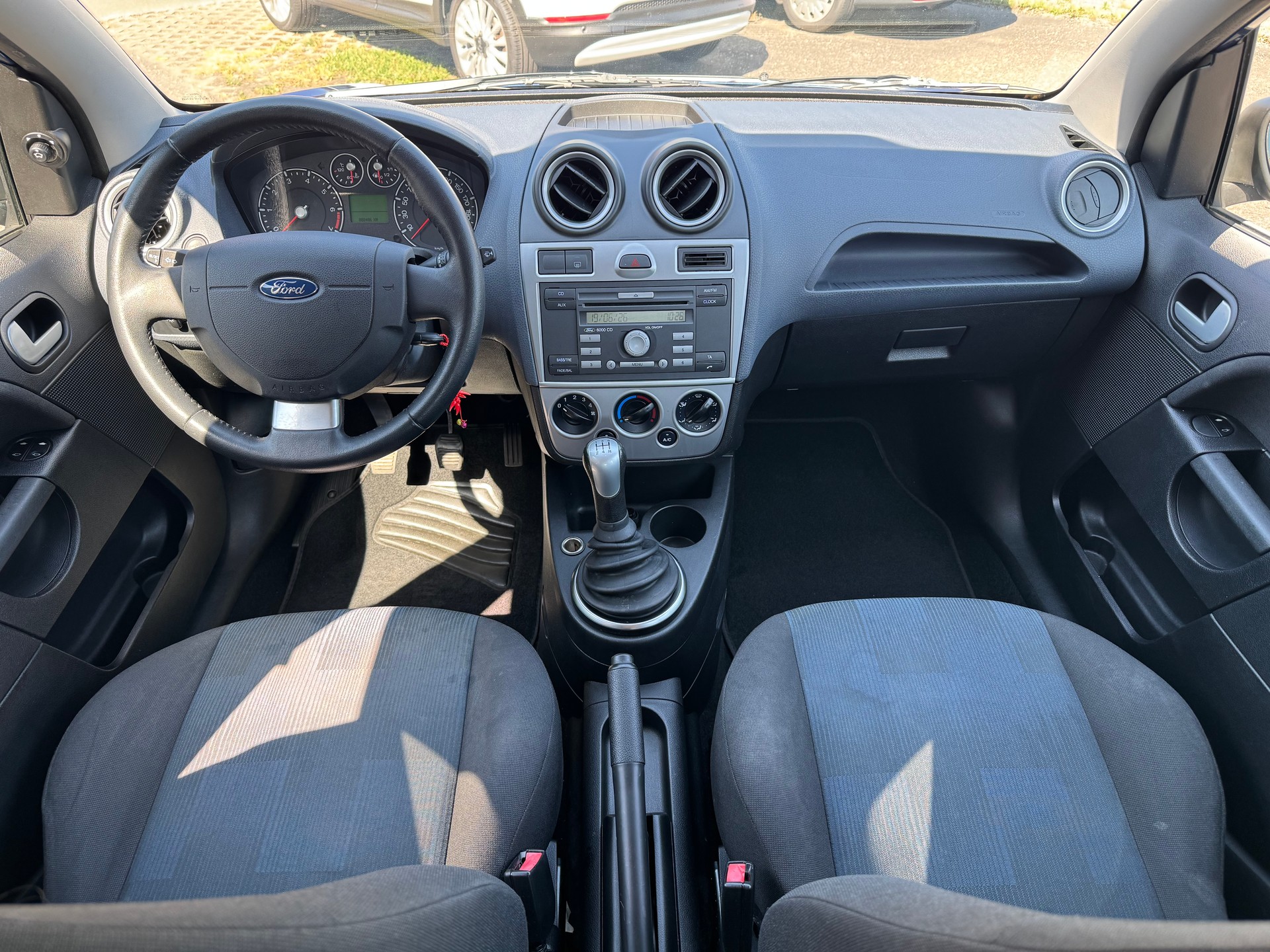 FORD Fiesta 1.4 16V Trend-image-10