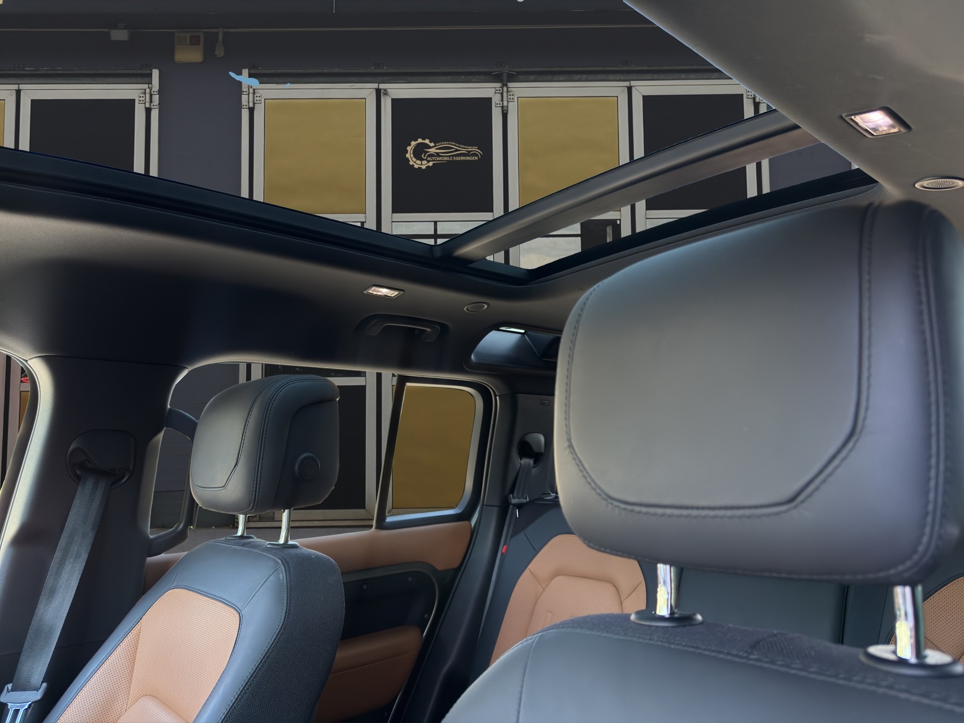 LAND ROVER Defender 110 2.0 P400e X-image-9