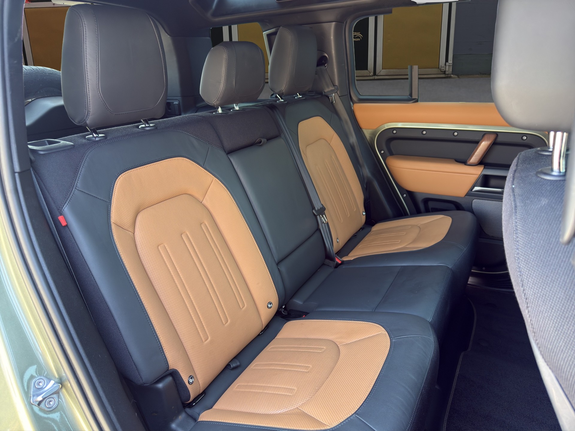 LAND ROVER Defender 110 2.0 P400e X-image-13