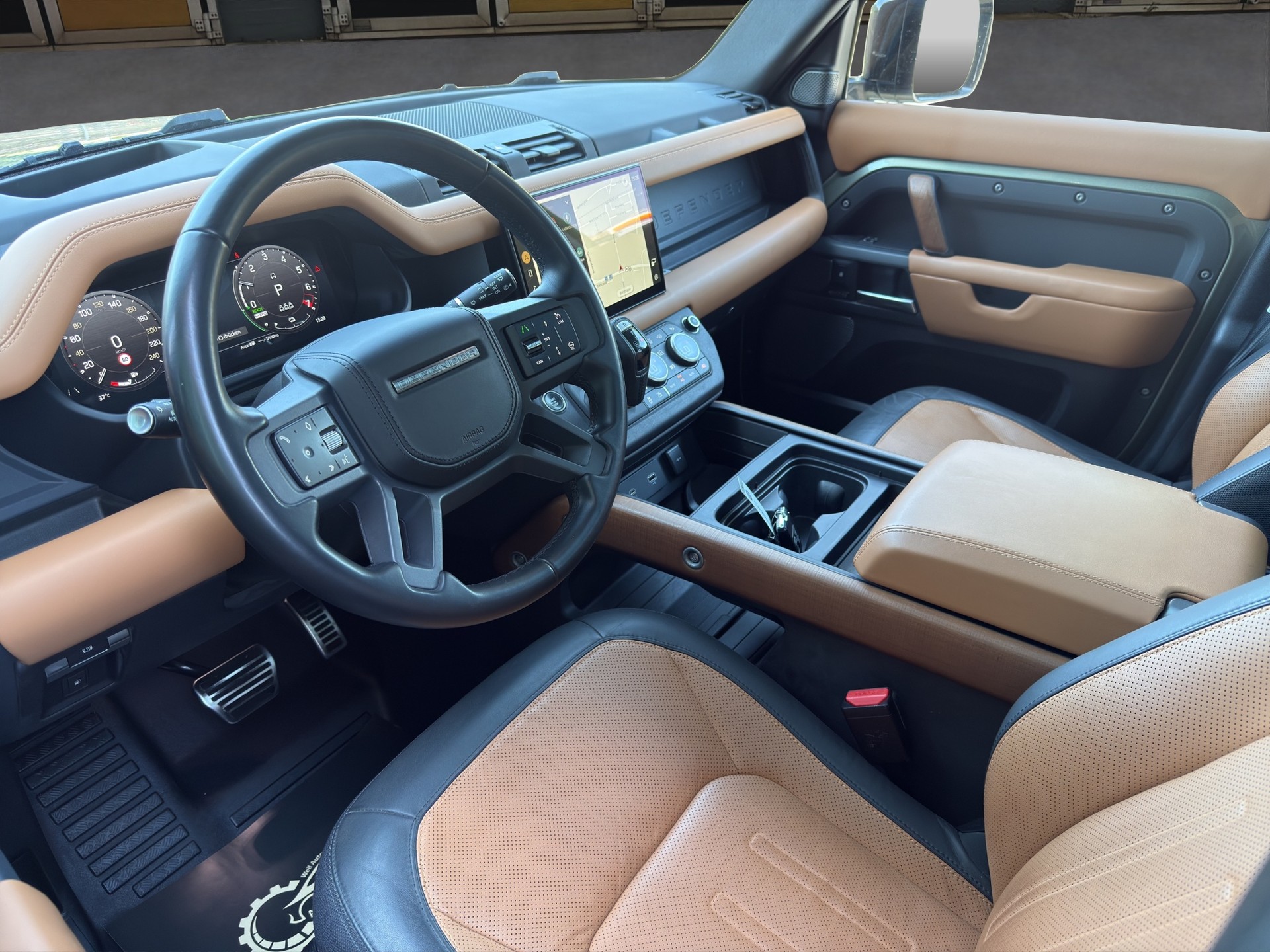 LAND ROVER Defender 110 2.0 P400e X-image-8