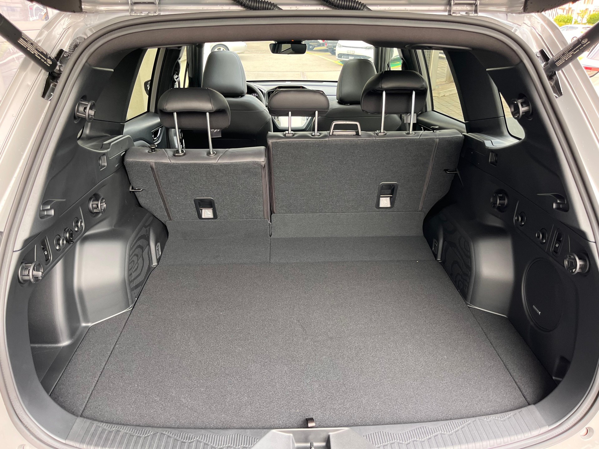 SUBARU Forester Station 2.0i e-Boxer Luxury-image-14