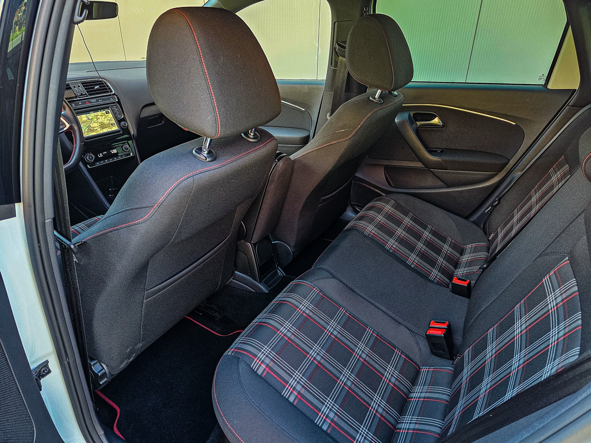 VW 1.8 TSI GTI-image-4