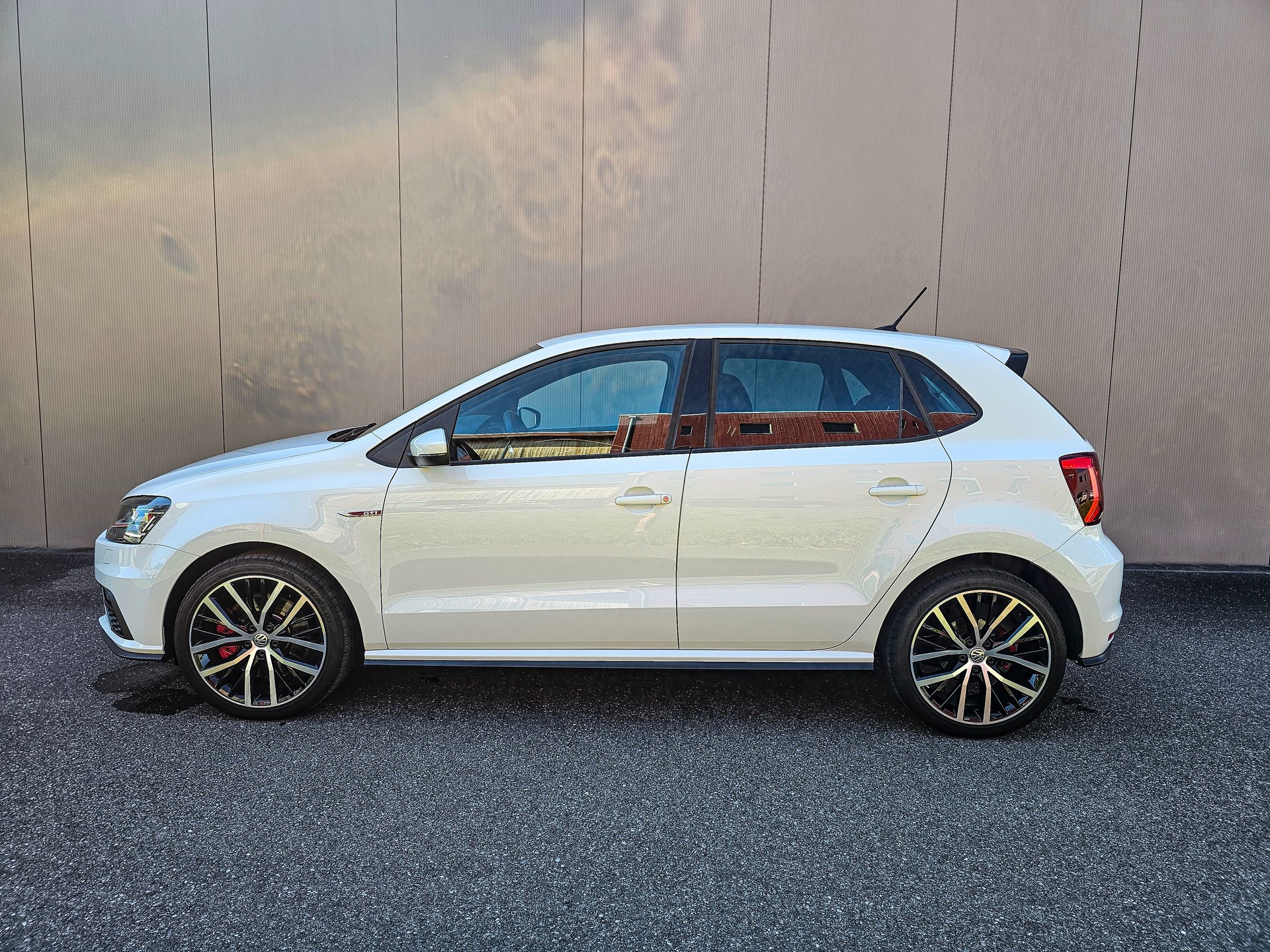 VW 1.8 TSI GTI-image-1