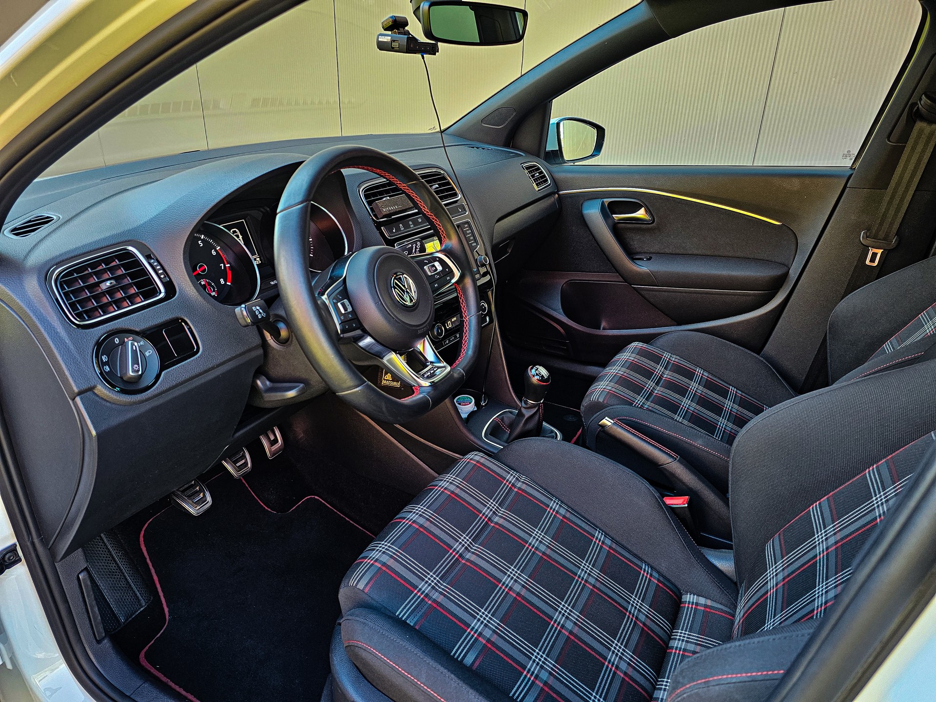 VW 1.8 TSI GTI-image-3