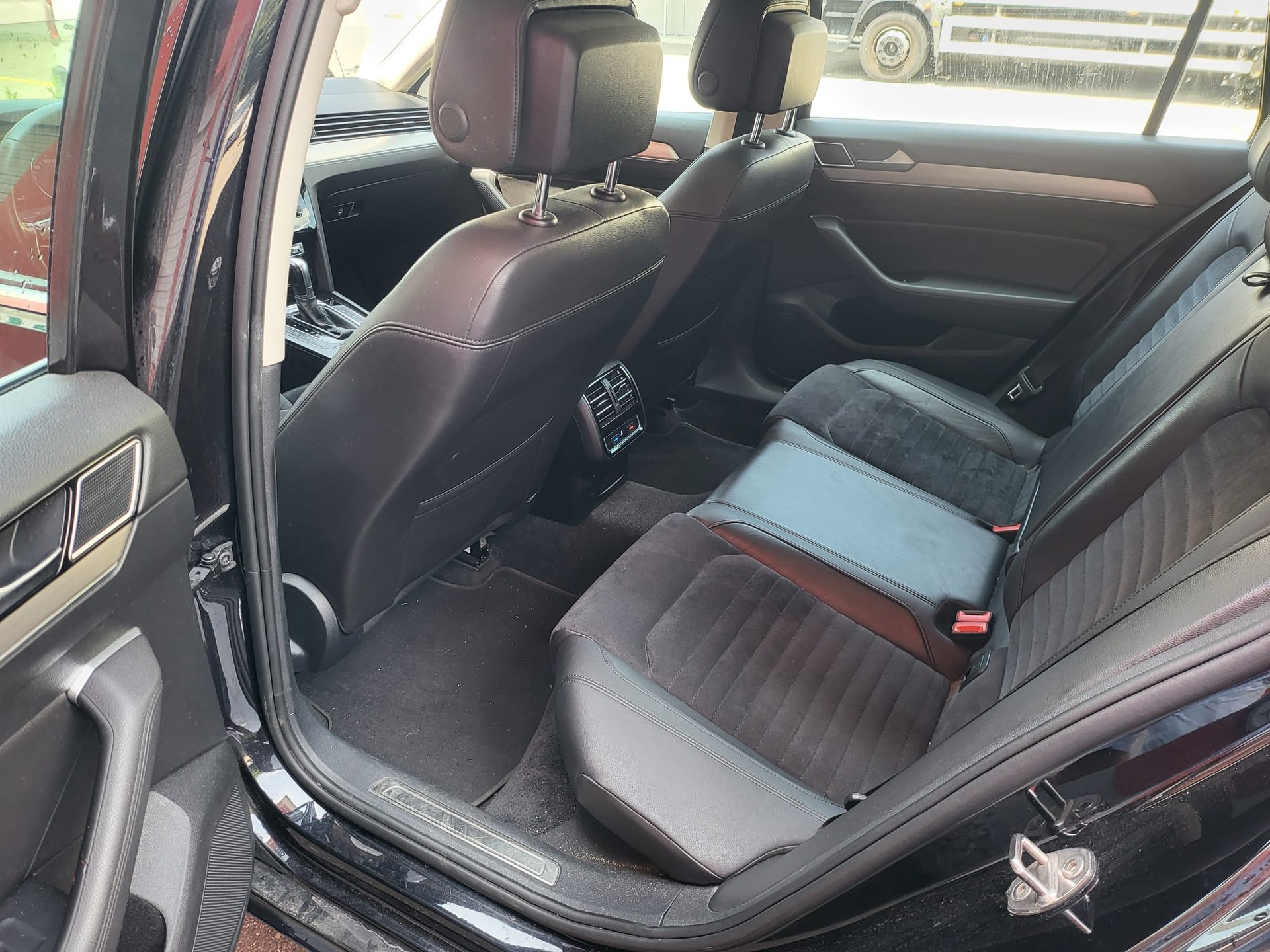 VW Passat Variant 2.0 TDI SCR BMT Highline DSG-image-10