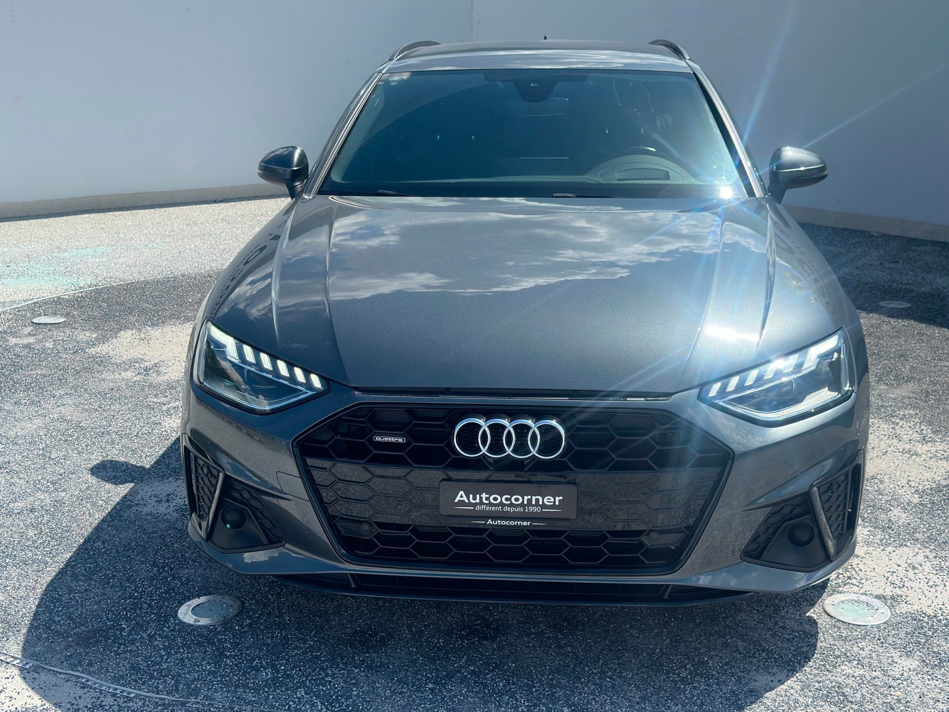 AUDI A4 Avant 40 TDI S line Attraction quattro S-tronic-image-1
