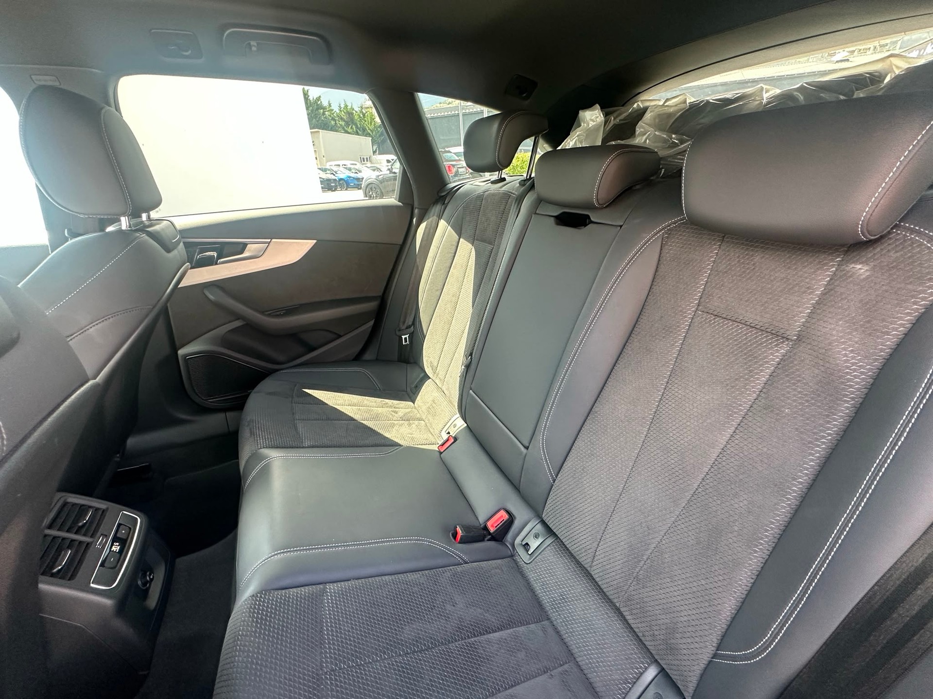 AUDI A4 Avant 40 TDI S line Attraction quattro S-tronic-image-8