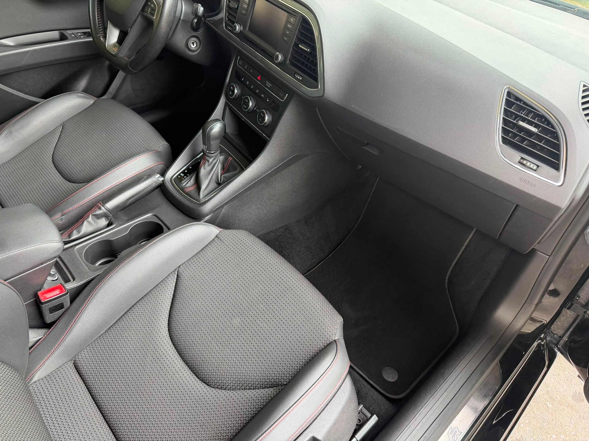 SEAT Leon ST 2.0 TDI FR Line DSG-image-9