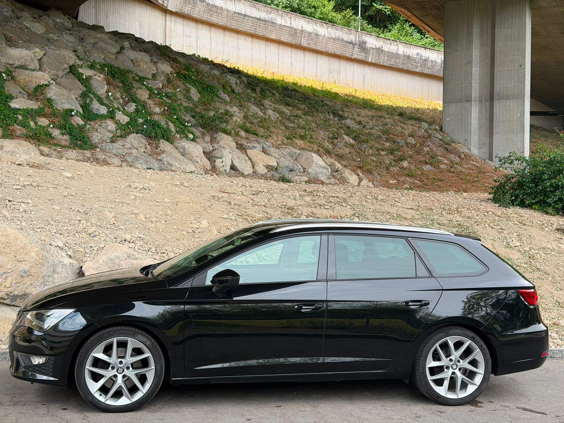 SEAT Leon ST 2.0 TDI FR Line DSG-image-2
