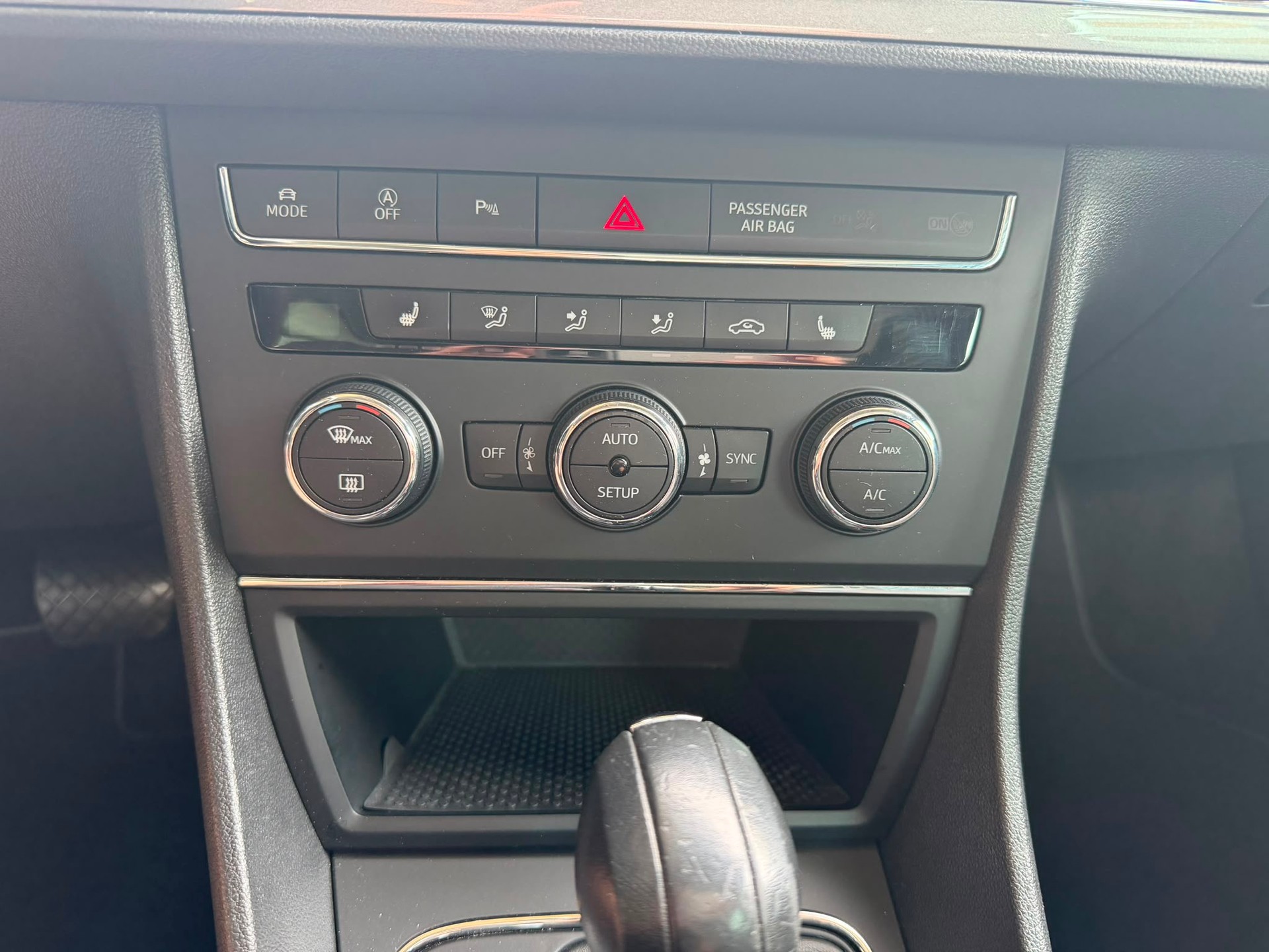 SEAT Leon ST 2.0 TDI FR Line DSG-image-11