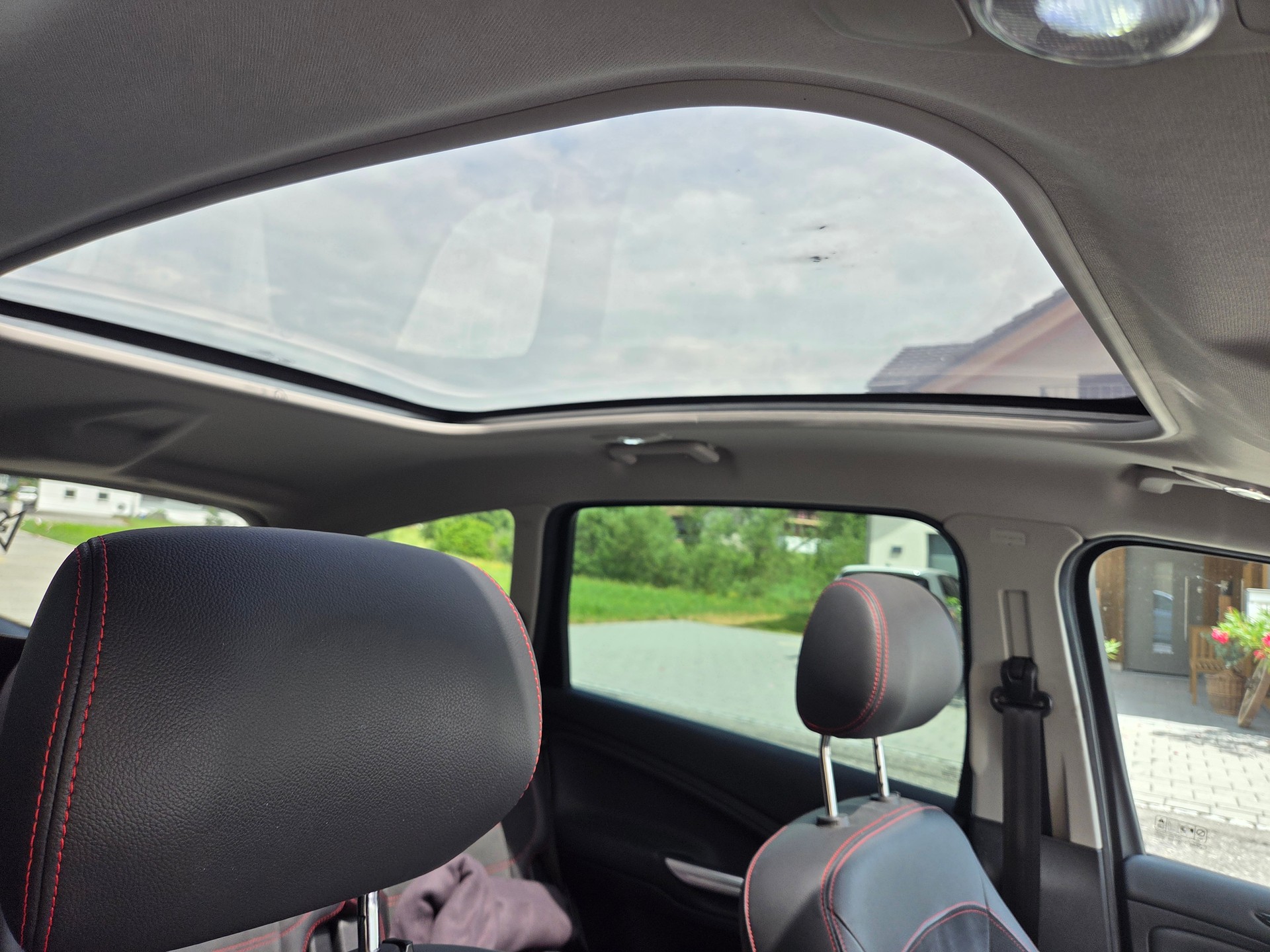 FORD 2.2 TDCi Titanium S-image-1