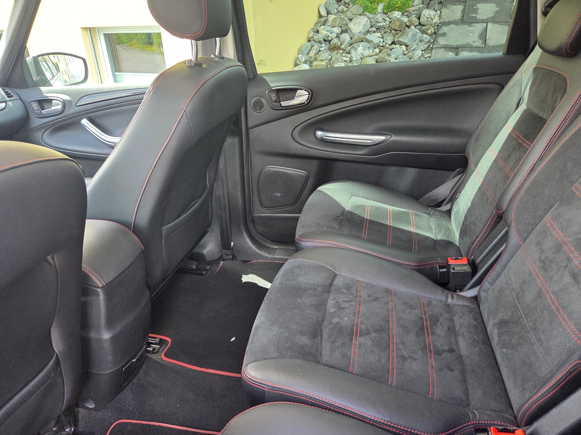 FORD 2.2 TDCi Titanium S-image-2