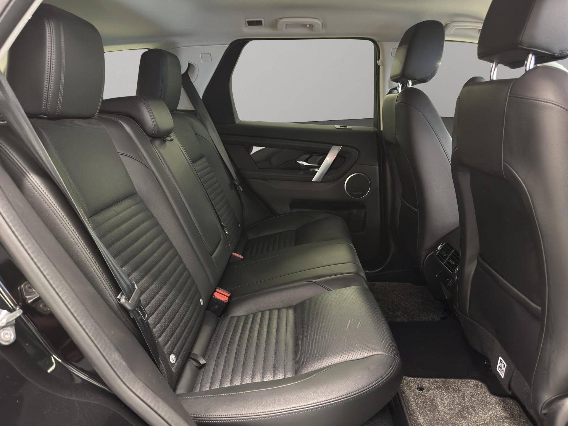 LAND ROVER Discovery Sport 2.0 SD4 200 SE-image-8