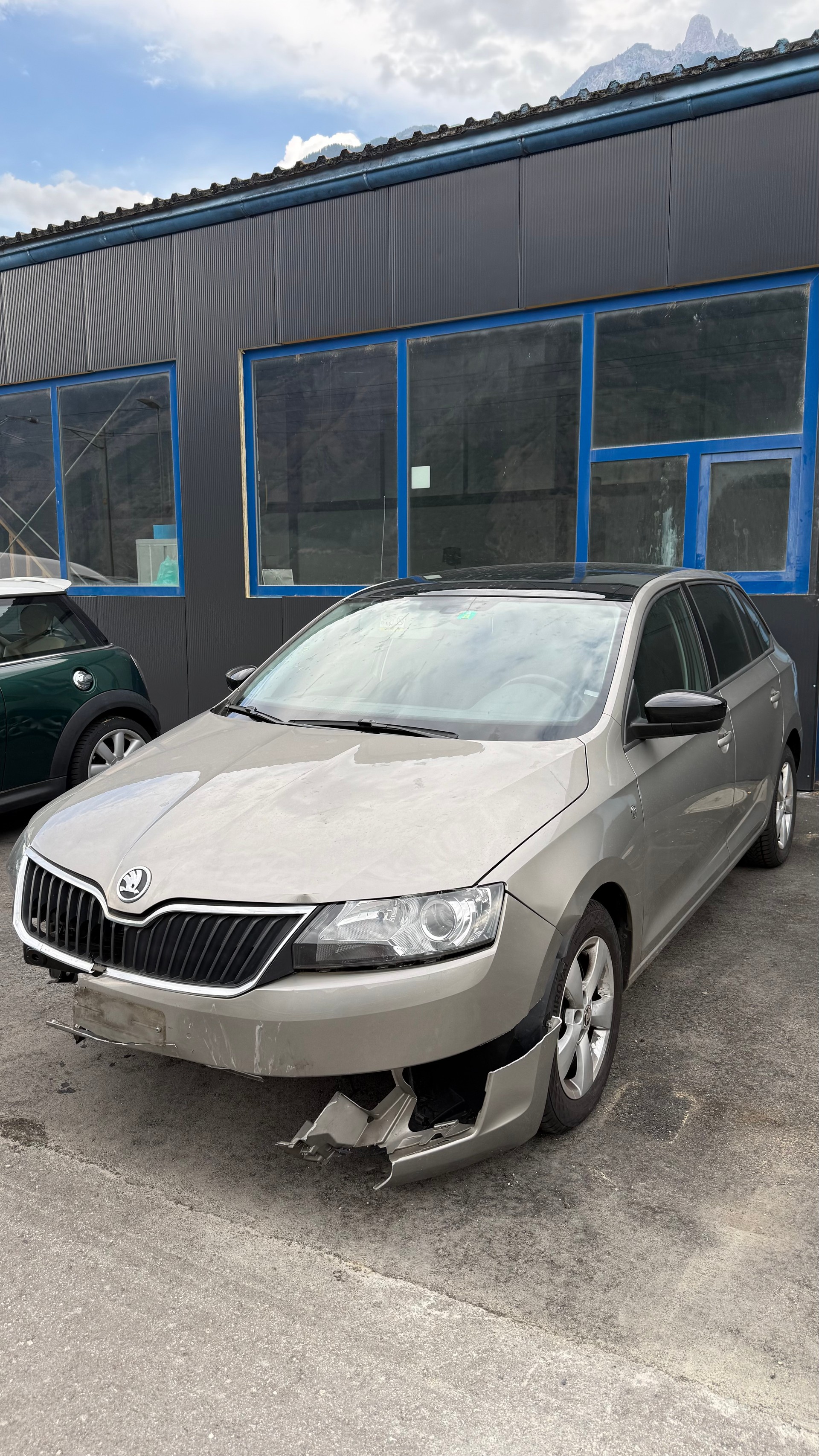 SKODA Rapid Spaceback 1.4 TSI Active DSG-image-2