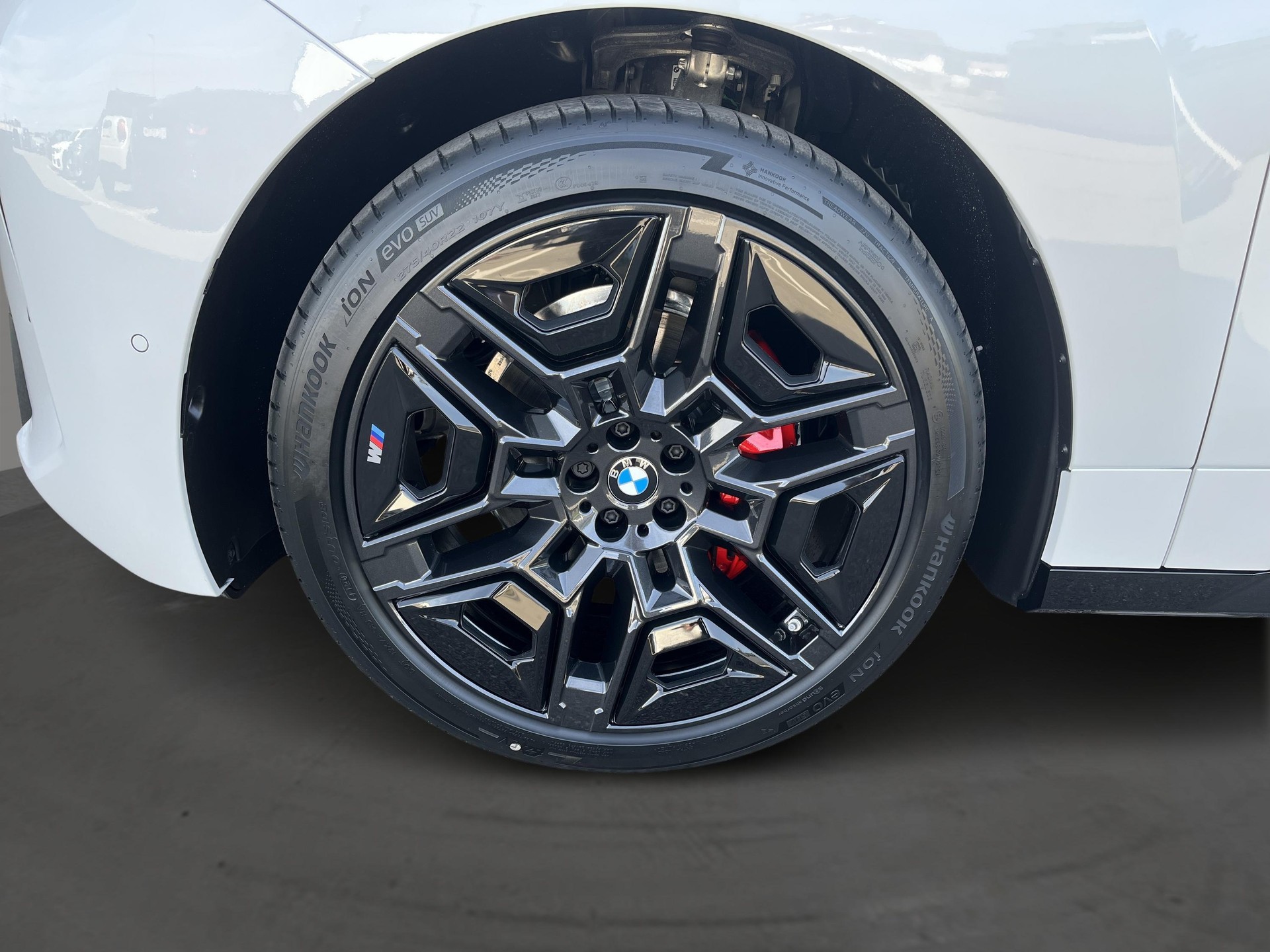 BMW iX M70 xDrive-image-5