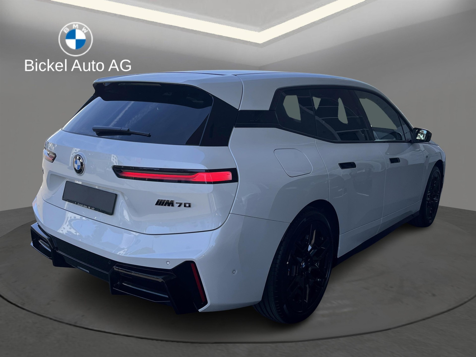BMW iX M70 xDrive-image-3