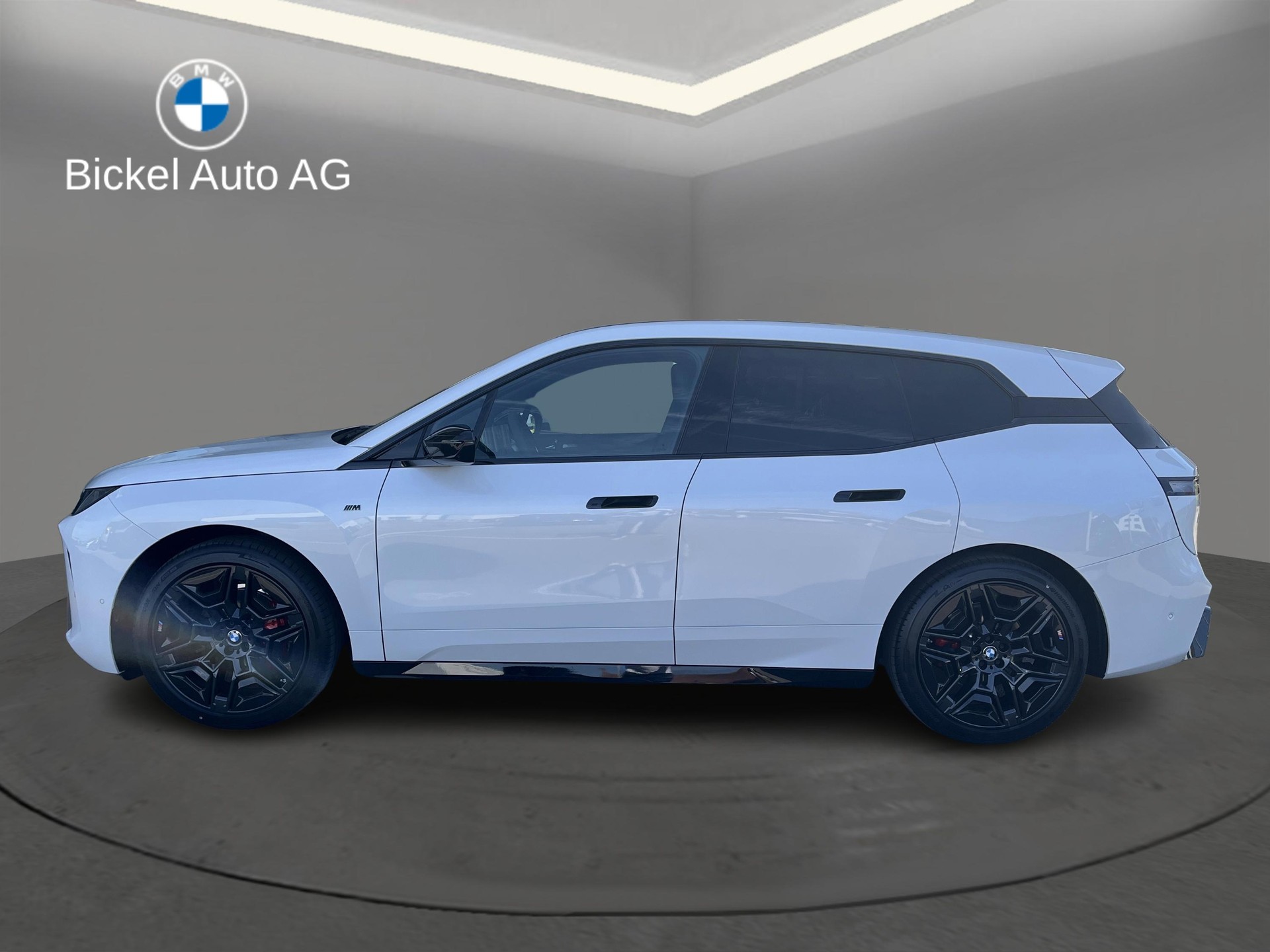 BMW iX M70 xDrive-image-2