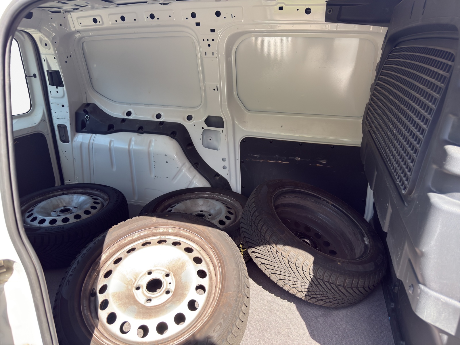 VW Caddy Cargo 2.0TDI Maxi 4Motion-image-11
