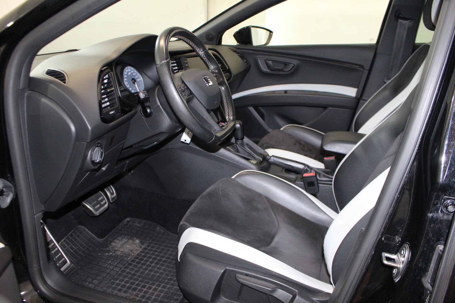 SEAT Leon ST 2.0 TSI 280 Cupra DSG-image-6