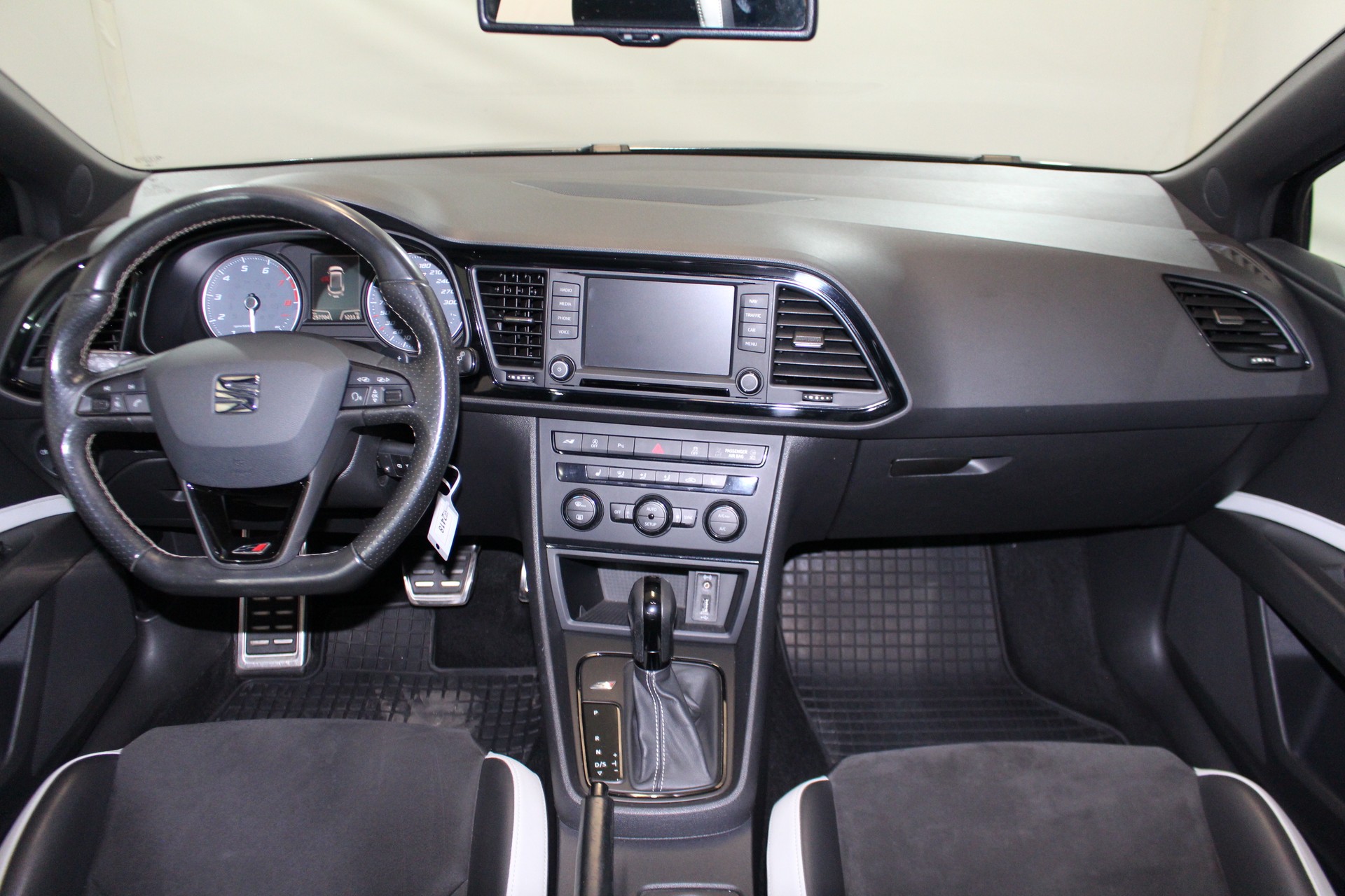SEAT Leon ST 2.0 TSI 280 Cupra DSG-image-12