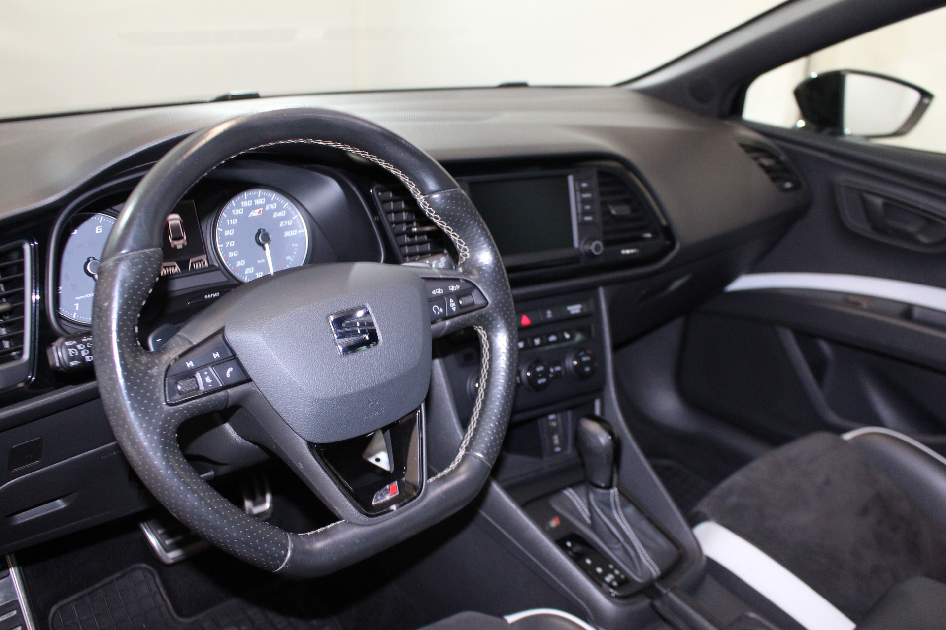 SEAT Leon ST 2.0 TSI 280 Cupra DSG-image-11